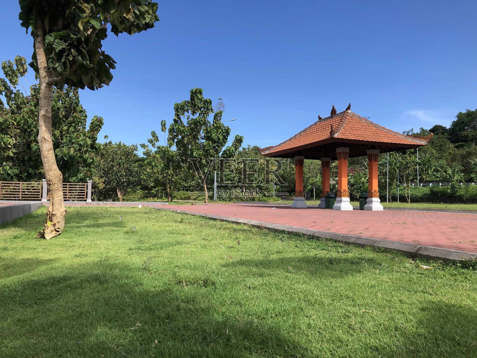 公共汽车站照片摄影图片