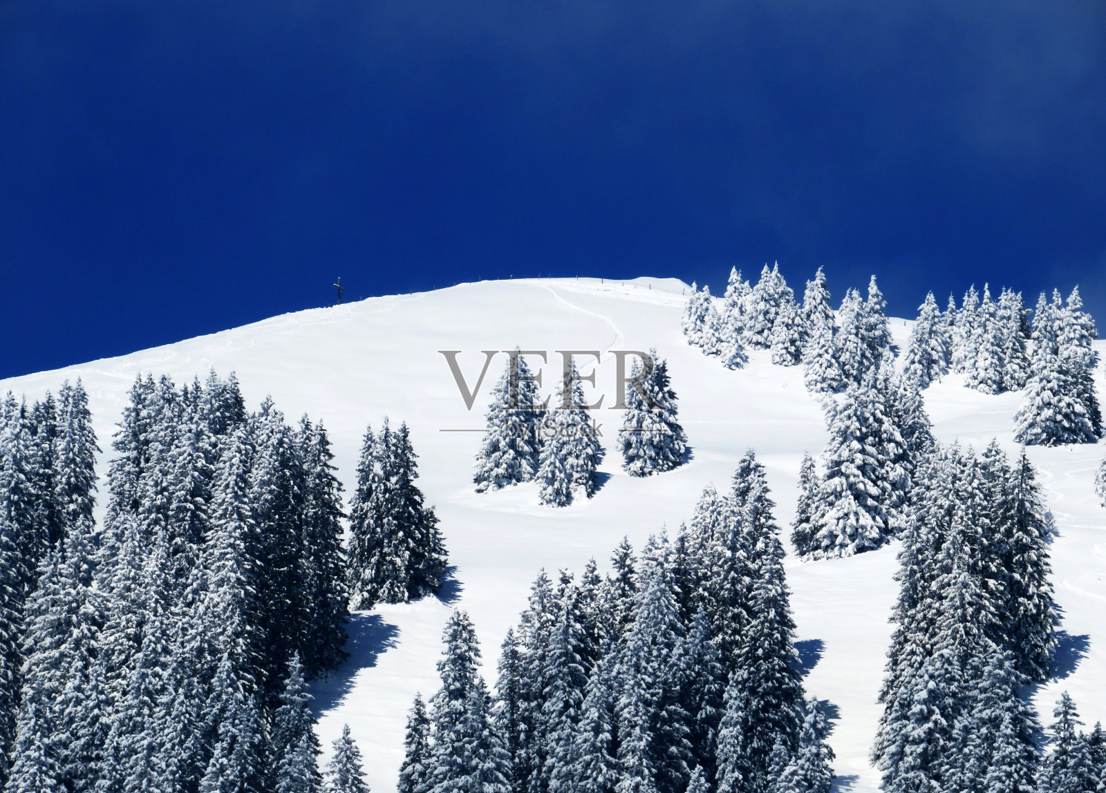 瑞士(瑞士)尼斯劳-奥伯托根堡地区阿尔卑斯斯坦山脉童话般的高山冬季气氛和白雪覆盖的高山山峰斯托克伯格(1781米)照片摄影图片