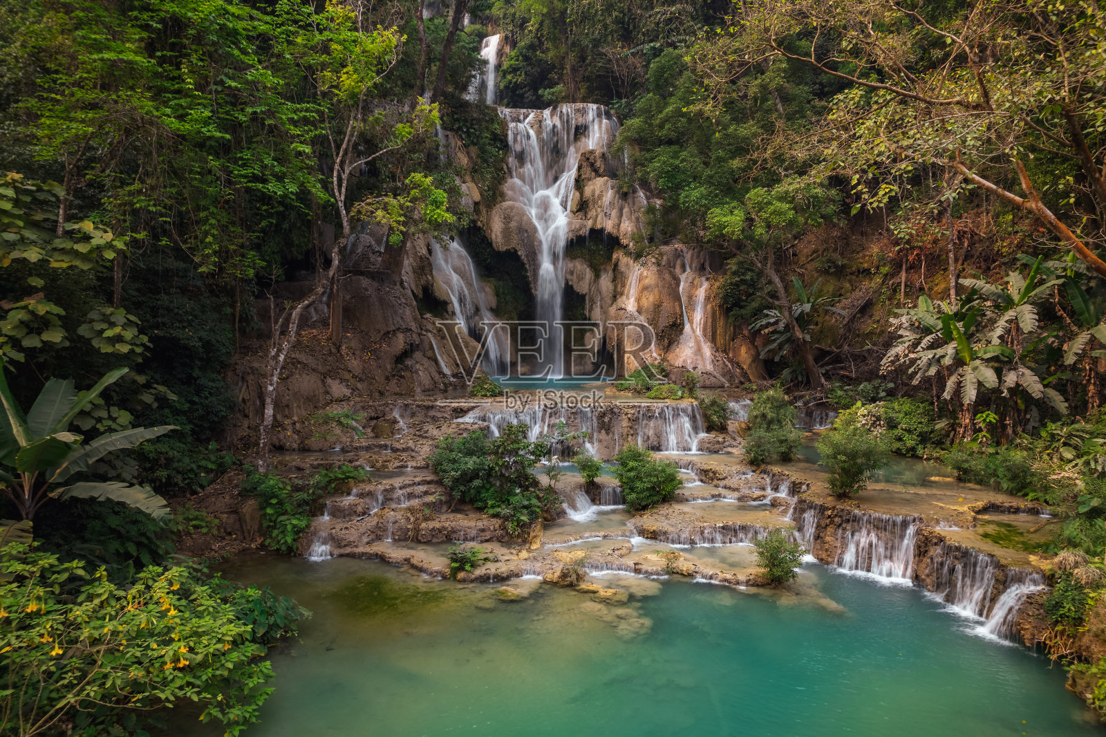 老挝琅勃朗的匡斯瀑布照片摄影图片
