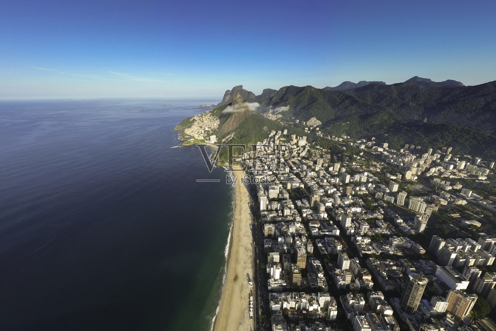 里约热内卢伊帕内马海滩和地区鸟瞰图照片摄影图片