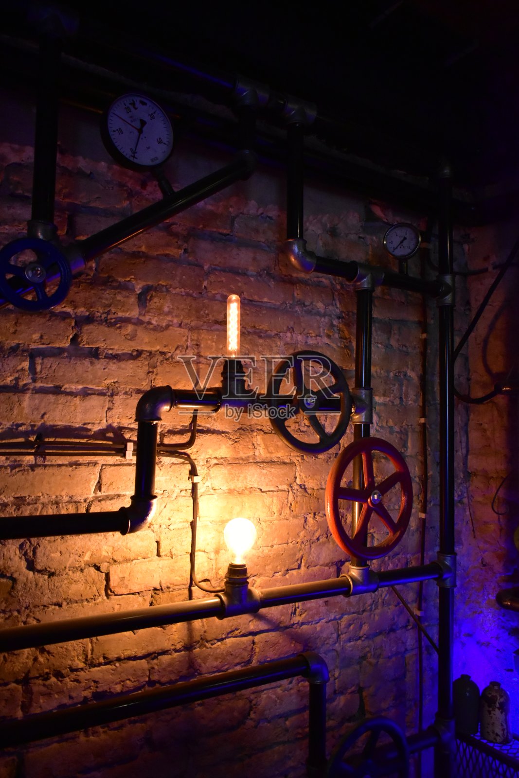 船副甲板上的阀门照片摄影图片