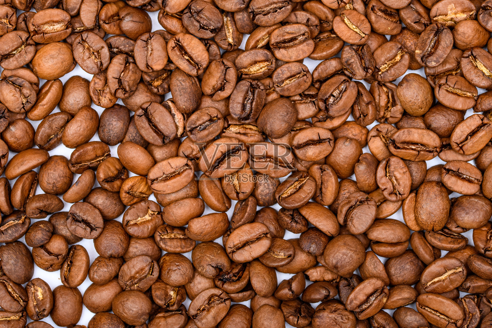 轻轻烘烤新鲜的阿拉比卡咖啡豆照片摄影图片