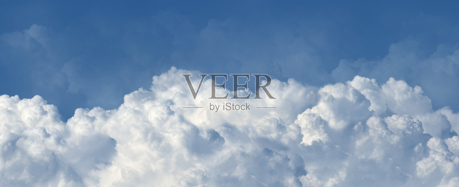 天堂般的梦幻，毛茸茸的彩色幻想云照片摄影图片