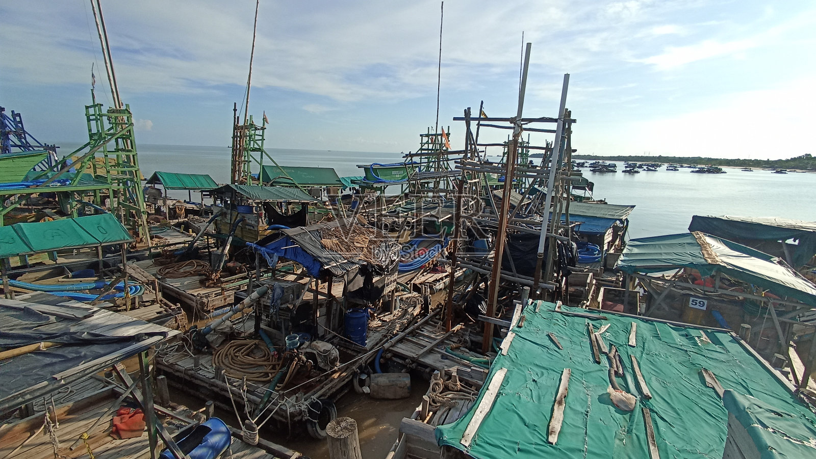 吸式浮筒生产锡砂矿照片摄影图片