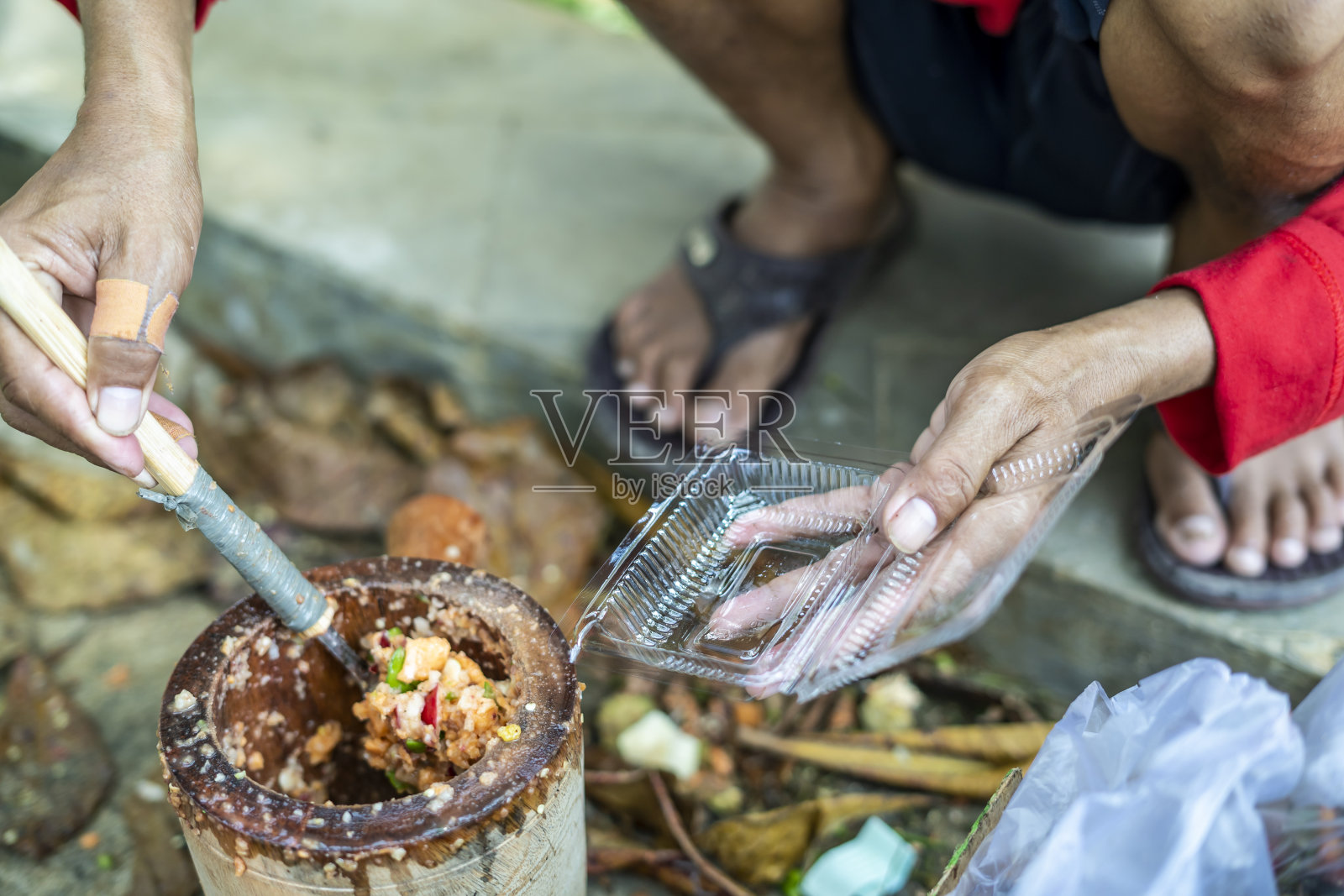 这是一种典型的Sundanese小吃，叫做rujak mash或rujak bebek照片摄影图片