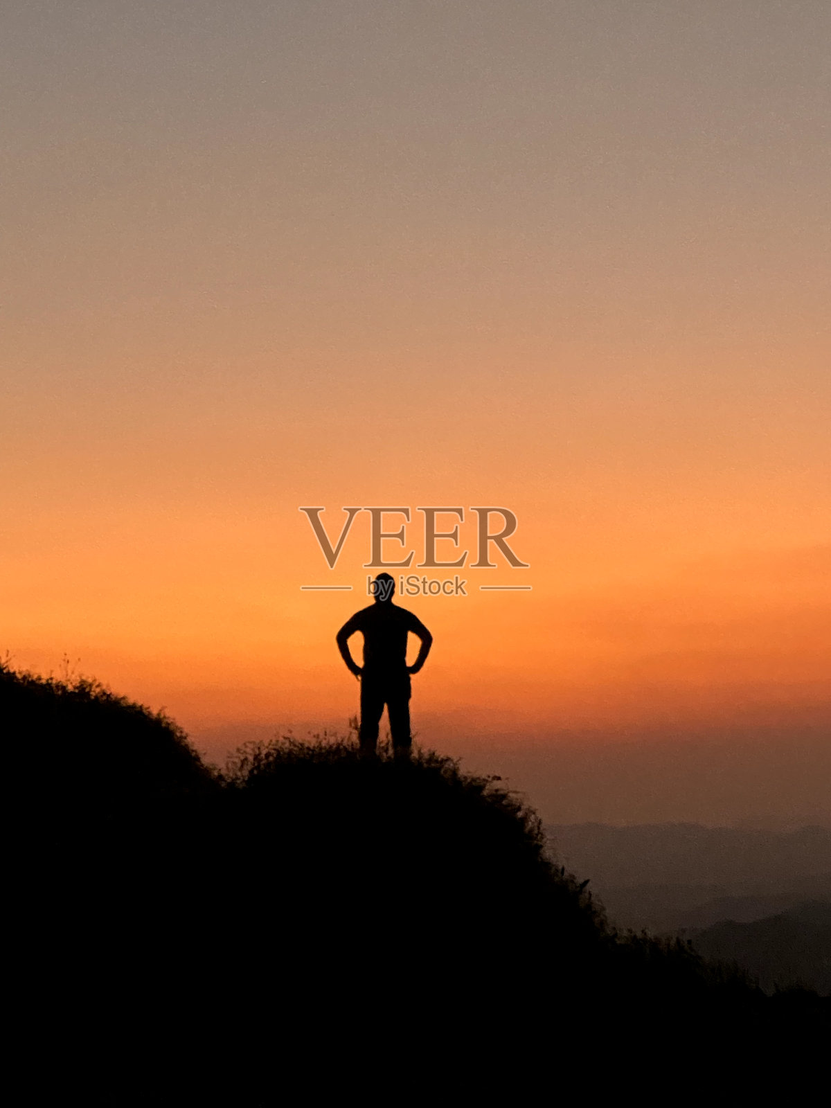 山峰上的剪影照片摄影图片