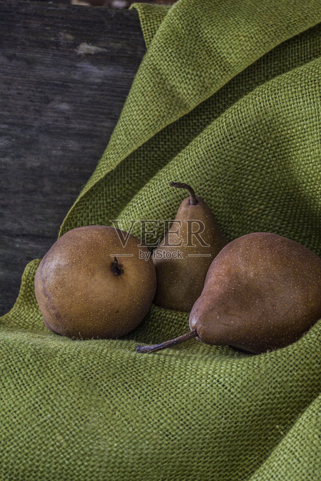 褐梨静物照片摄影图片