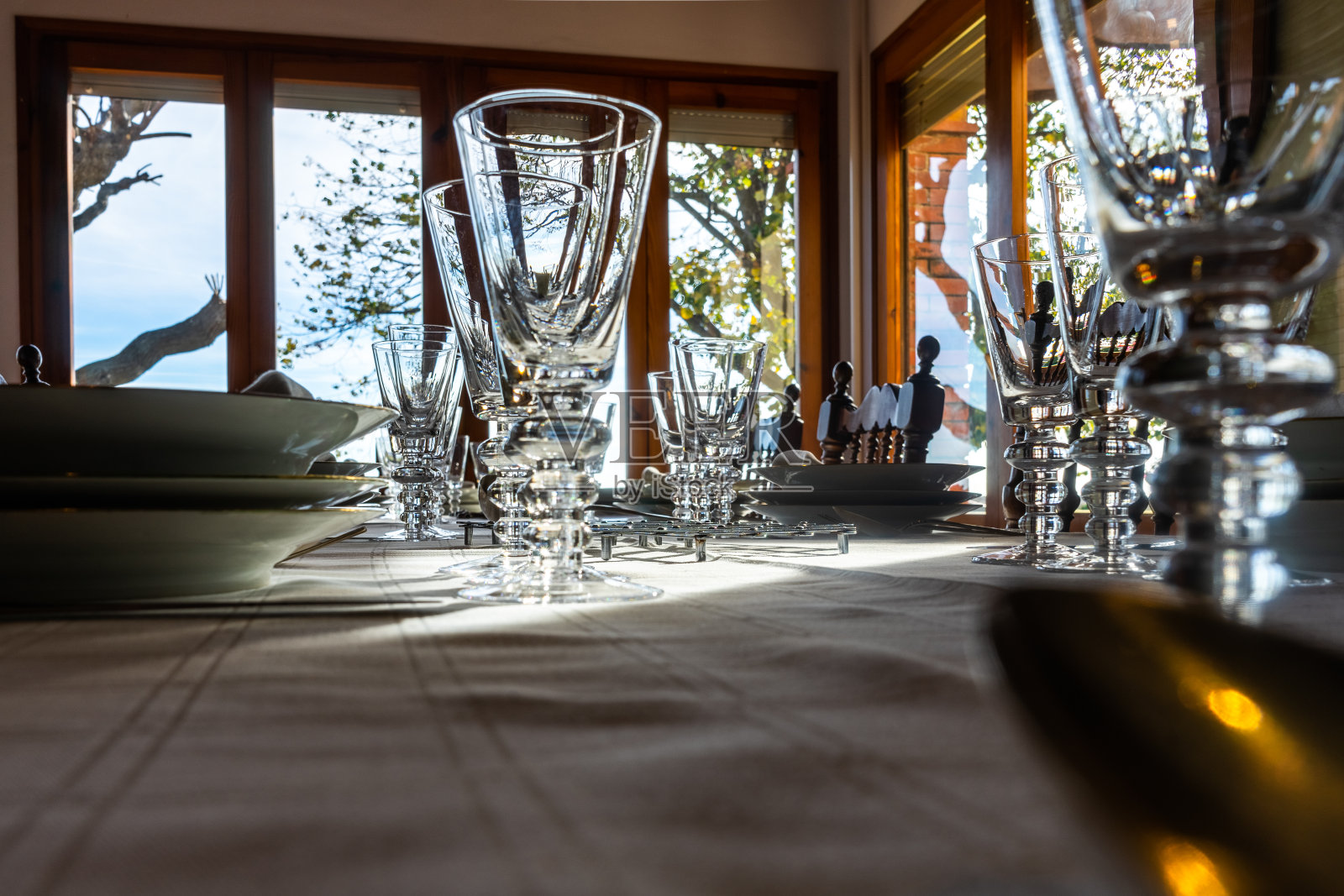 和家人一起吃饭照片摄影图片