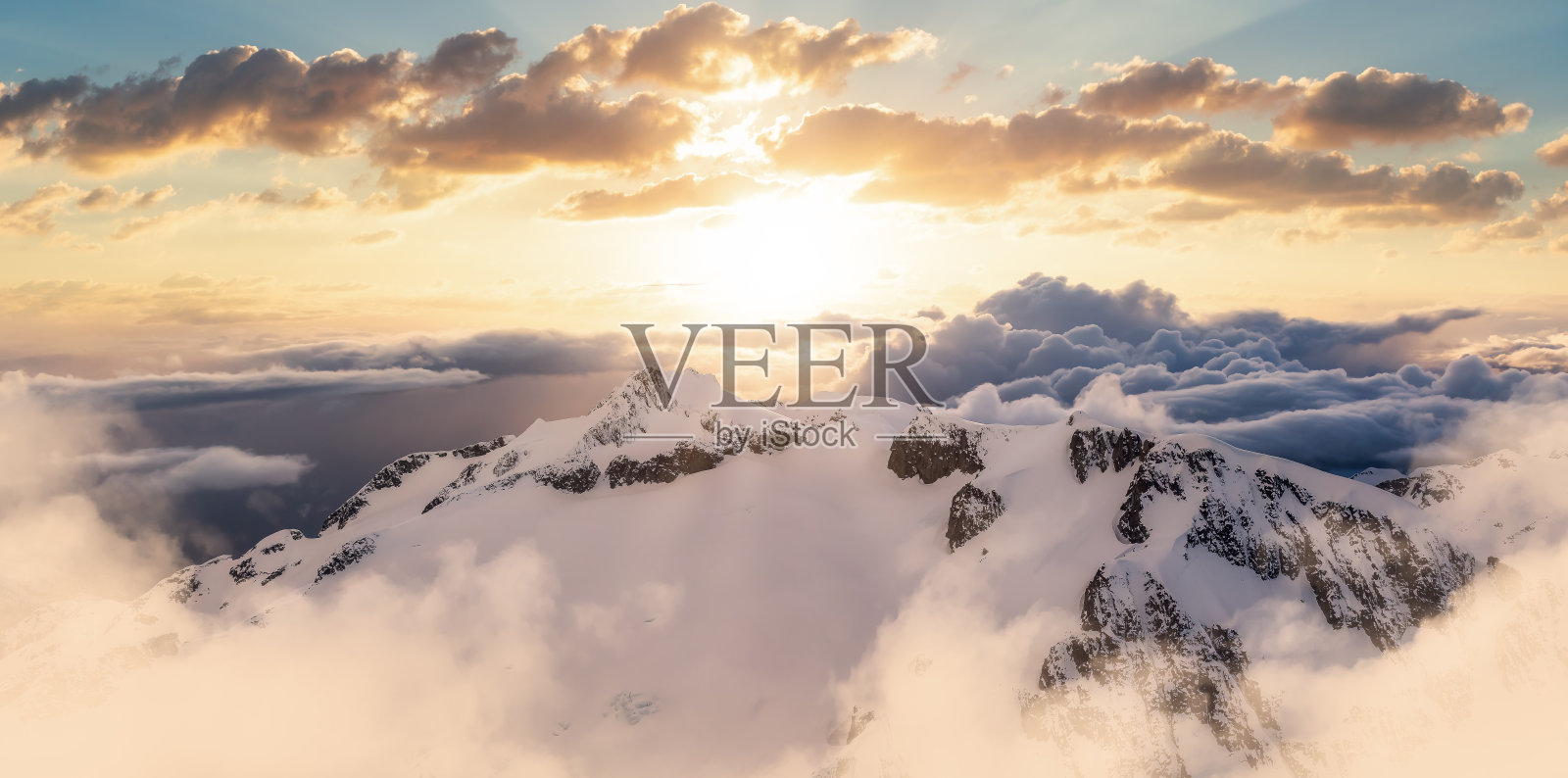 冬季加拿大雪山航拍照片摄影图片