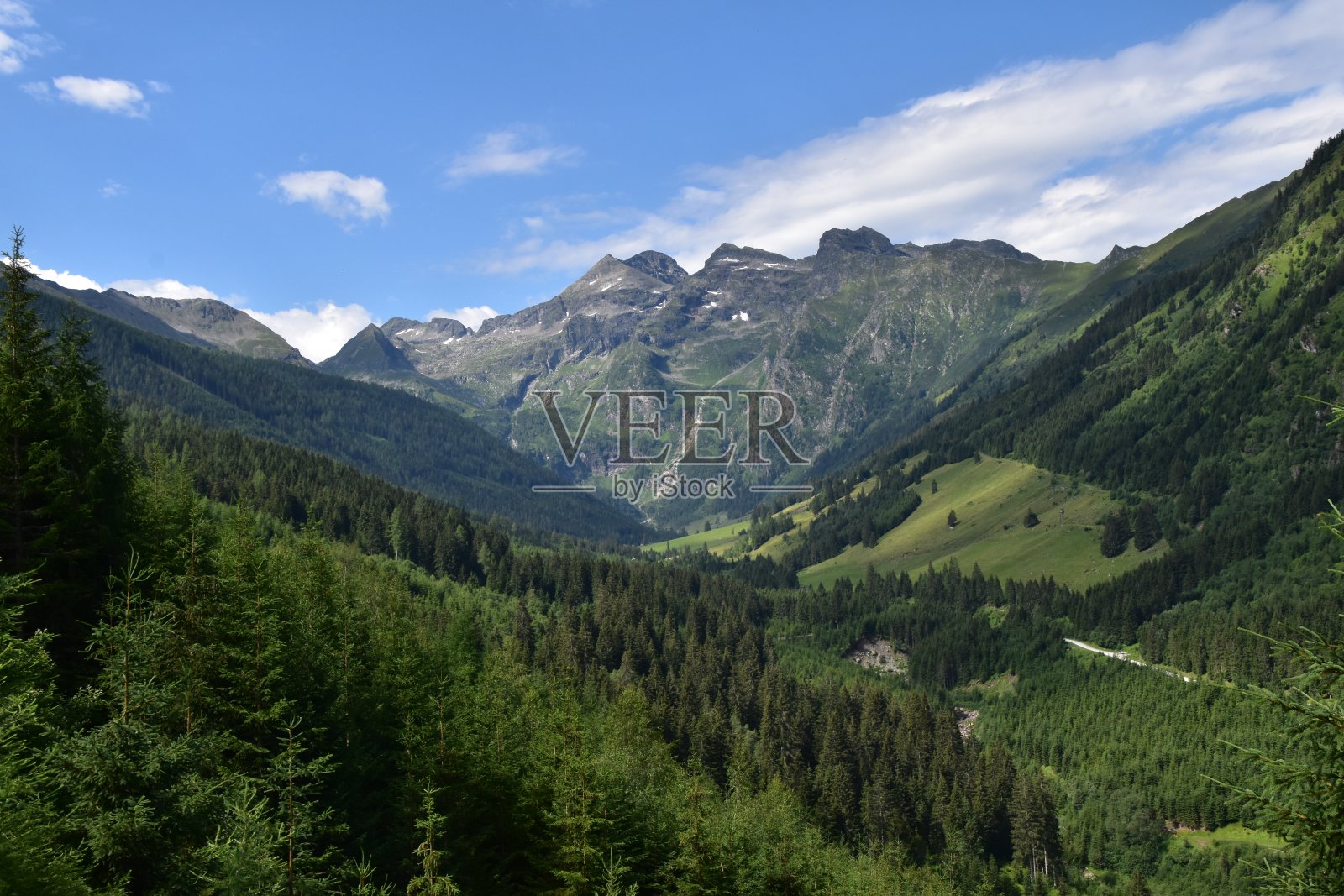 从施拉德明格陶伦的撒塔尔塔尔看，施泰尔利亚照片摄影图片