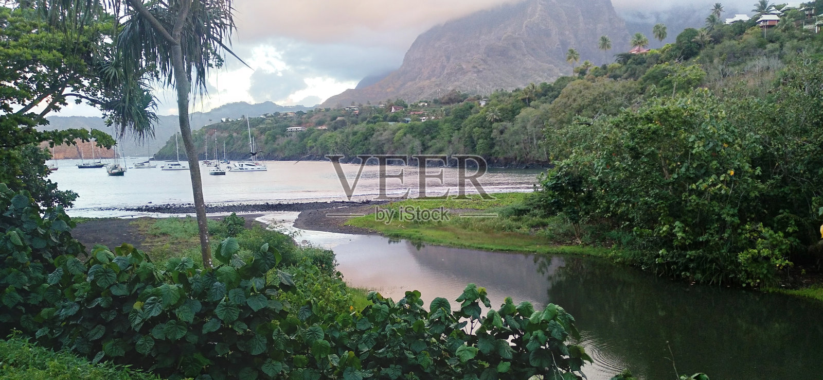 法库阿河口(马克萨斯群岛希瓦奥阿)照片摄影图片