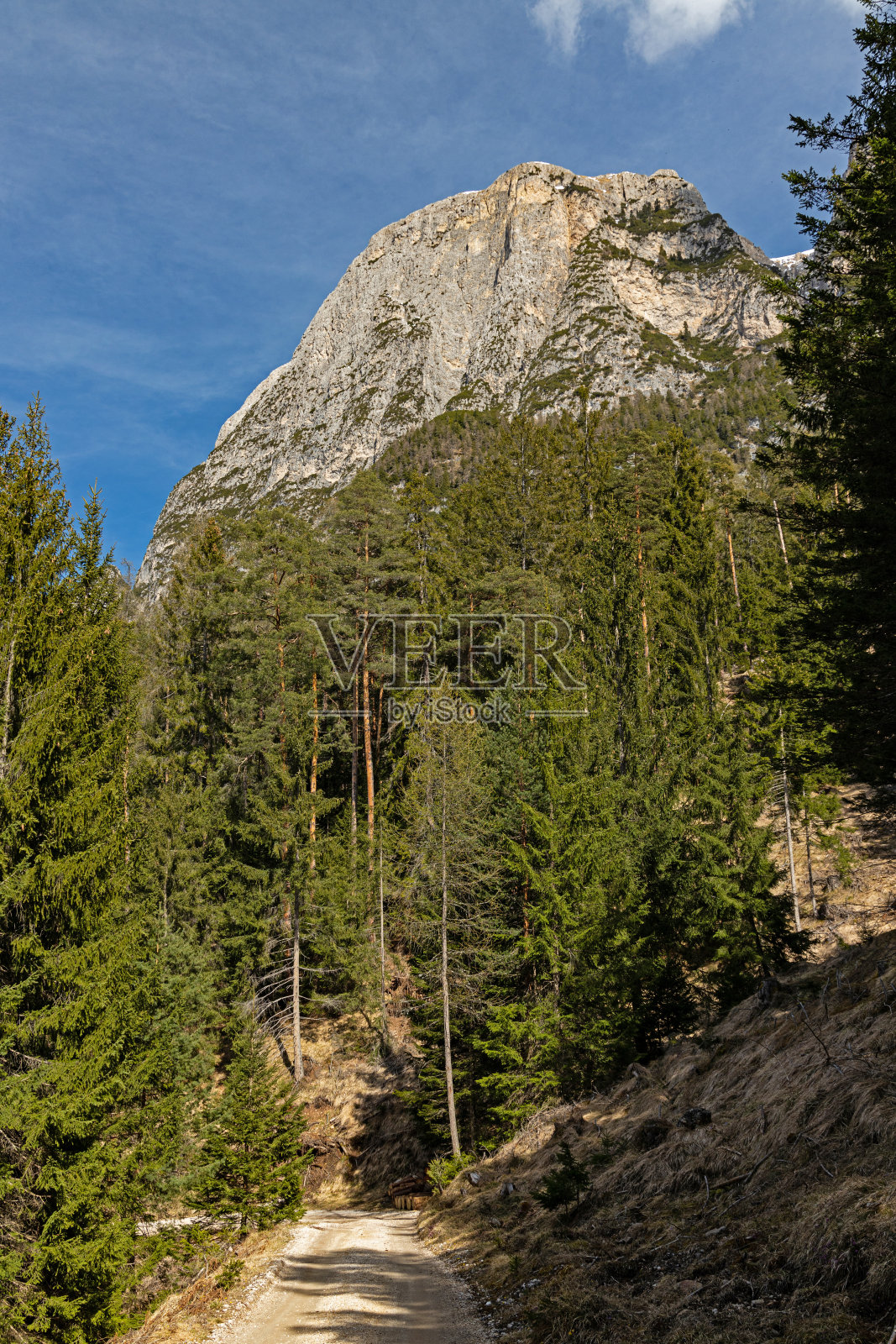 南蒂罗尔靠近施伦山地层的景观照片摄影图片