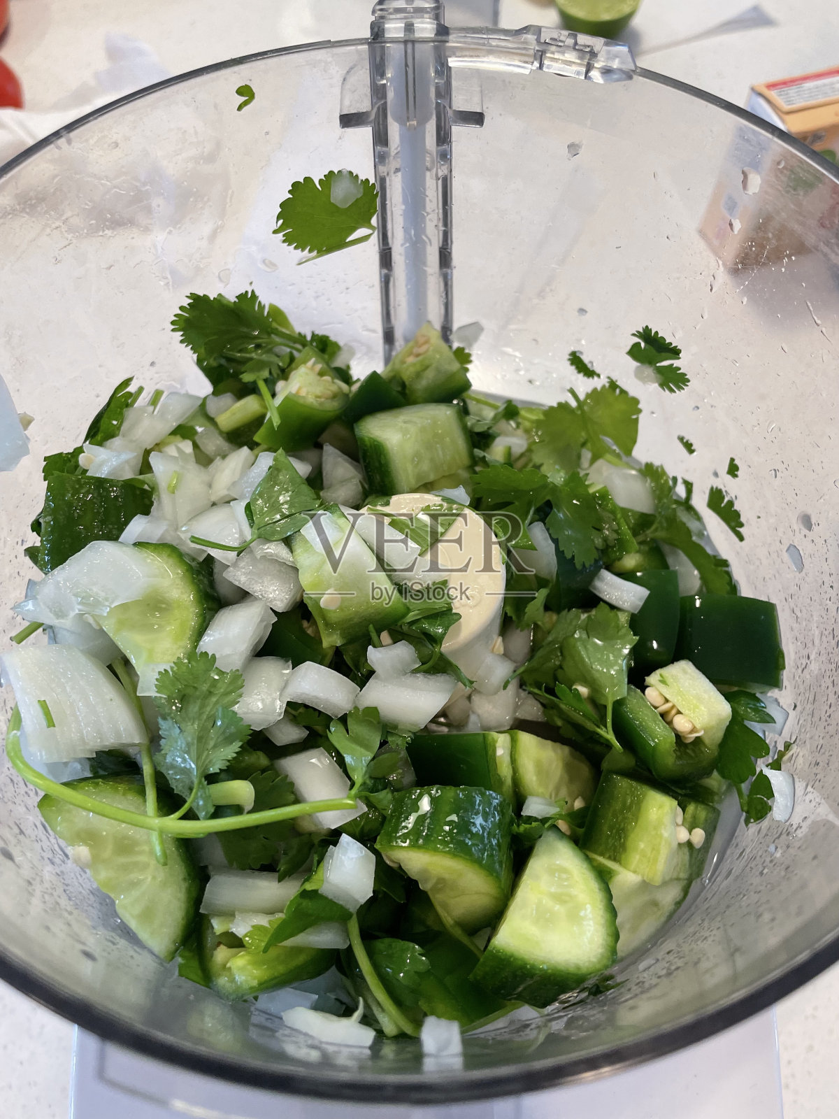 切碎的蔬菜搅拌成果汁汁照片摄影图片