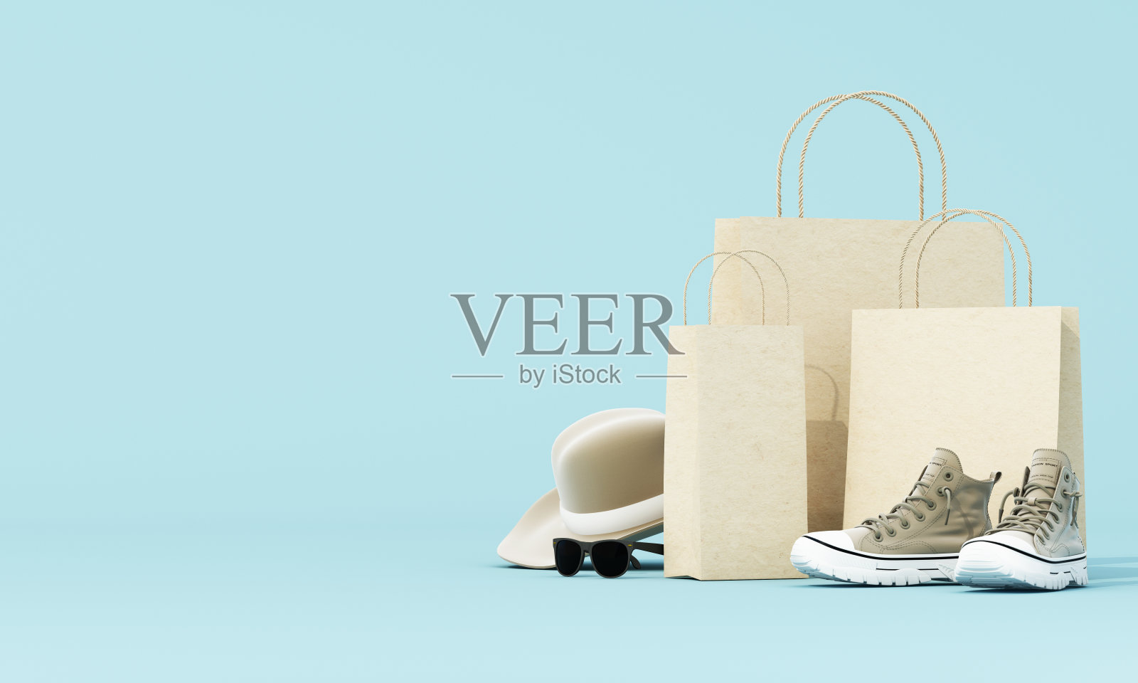 在展台上进行产品展示的网上购物概念，周围是男士购物袋、运动鞋、帽子和太阳镜。淡蓝色背景。三维渲染照片摄影图片