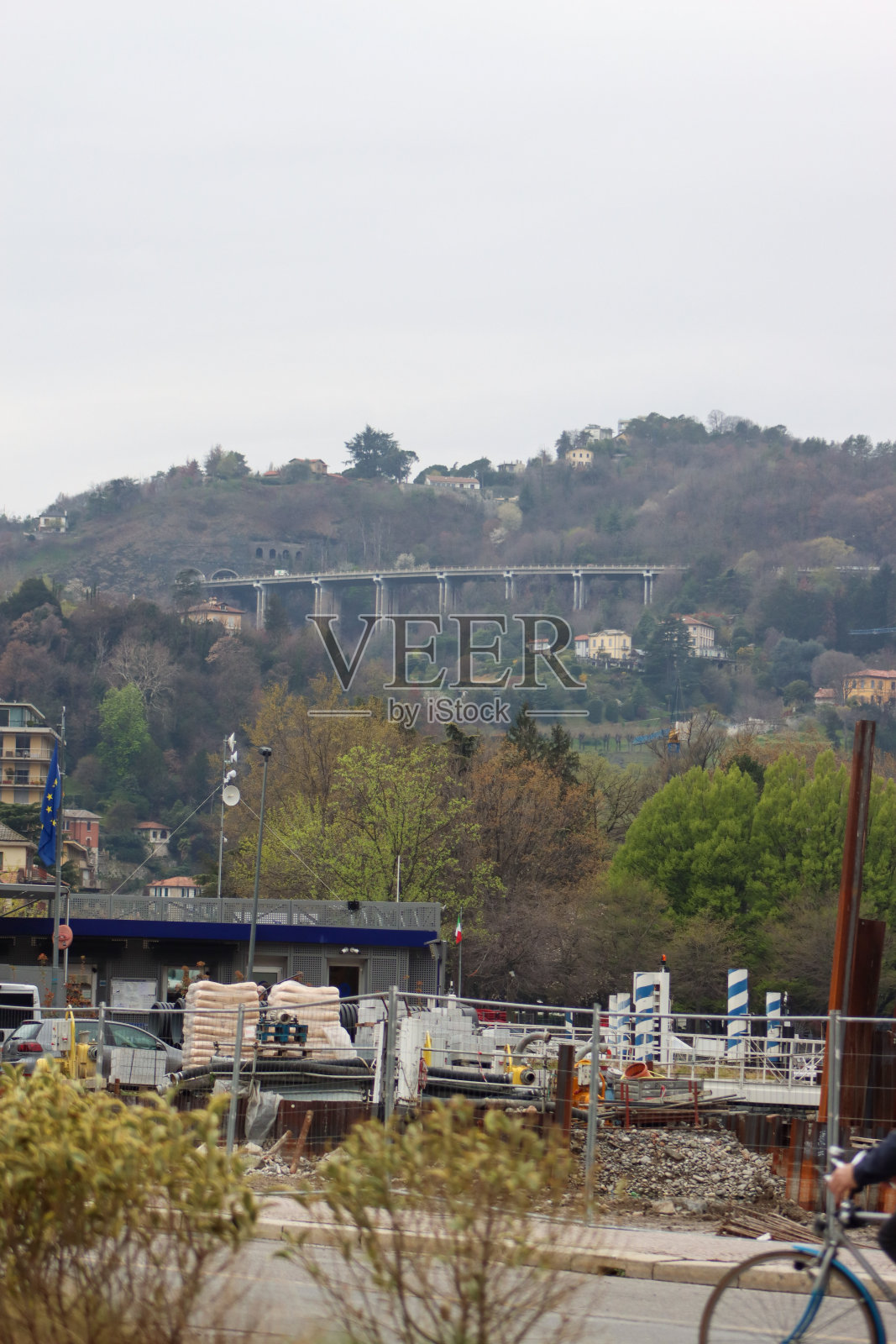 科莫的高架桥照片摄影图片