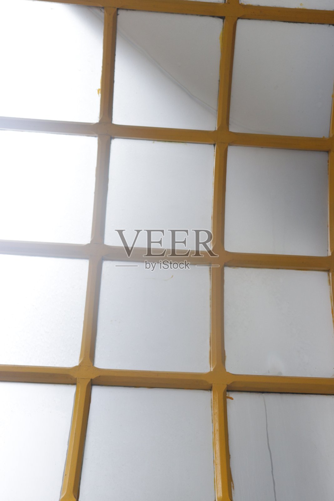 带有玻璃的木制格栅照片摄影图片