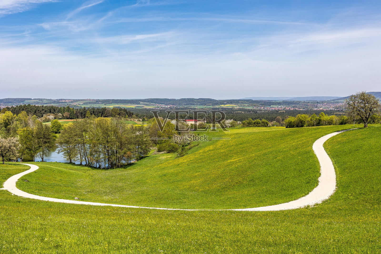 德国卡尔克罗伊特附近山上的樱花照片摄影图片