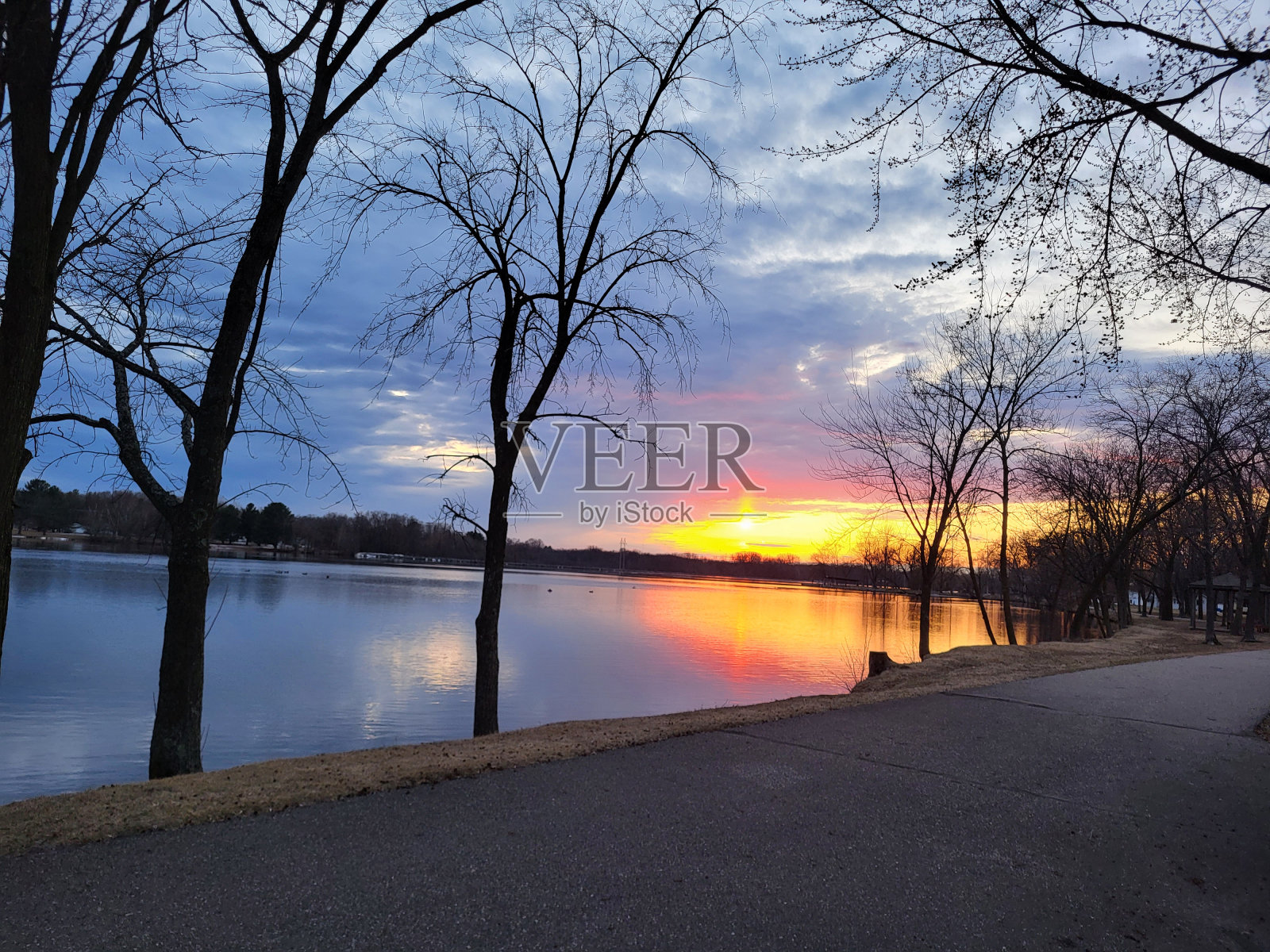 河上的日落照片摄影图片