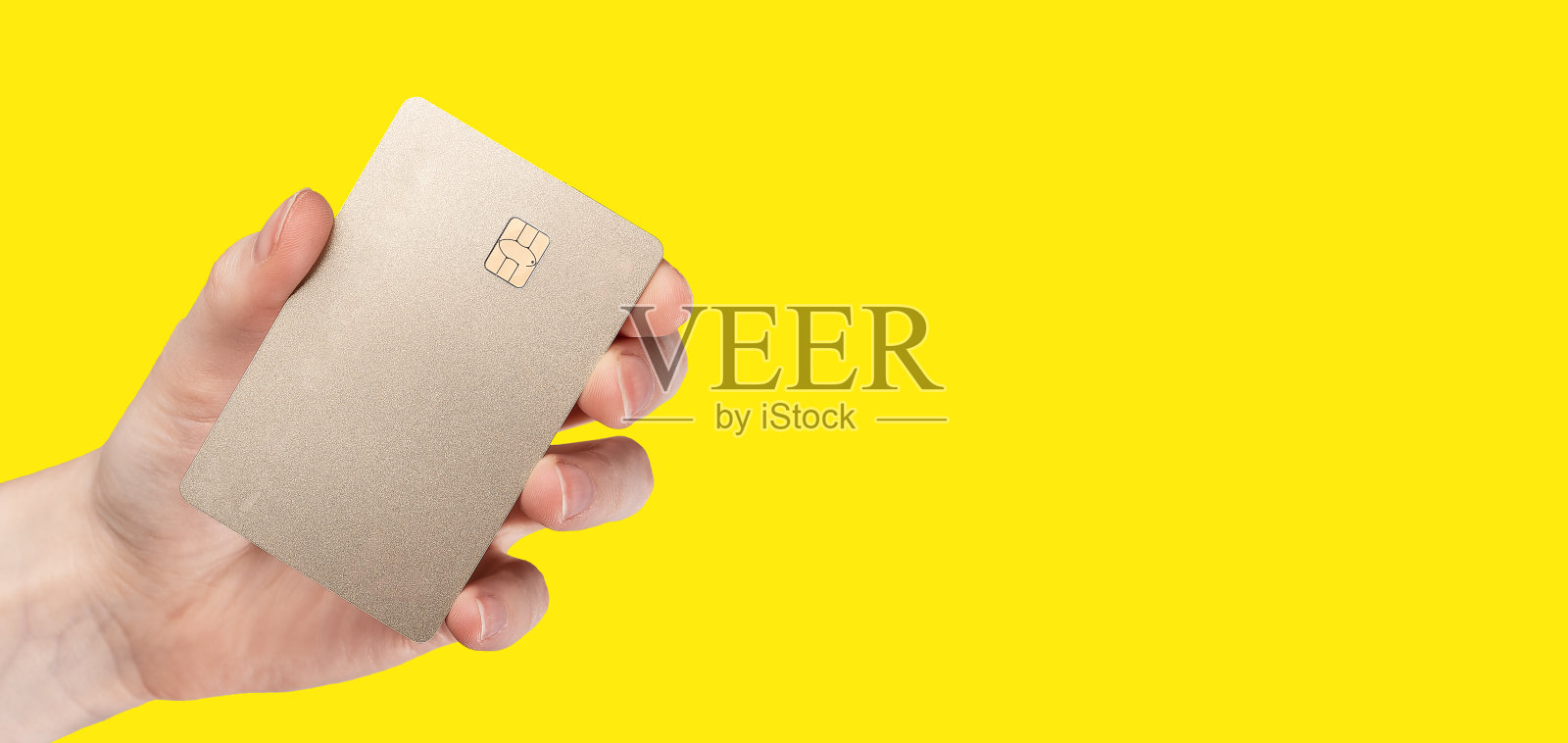 银行信用卡模拟手在黄色横幅背景照片摄影图片