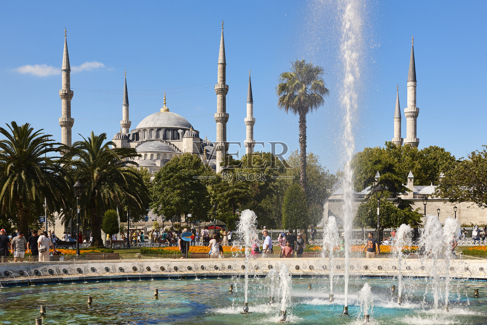Sultanahmet附近的蓝色清真寺。土耳其伊斯坦布尔的历史地标照片摄影图片