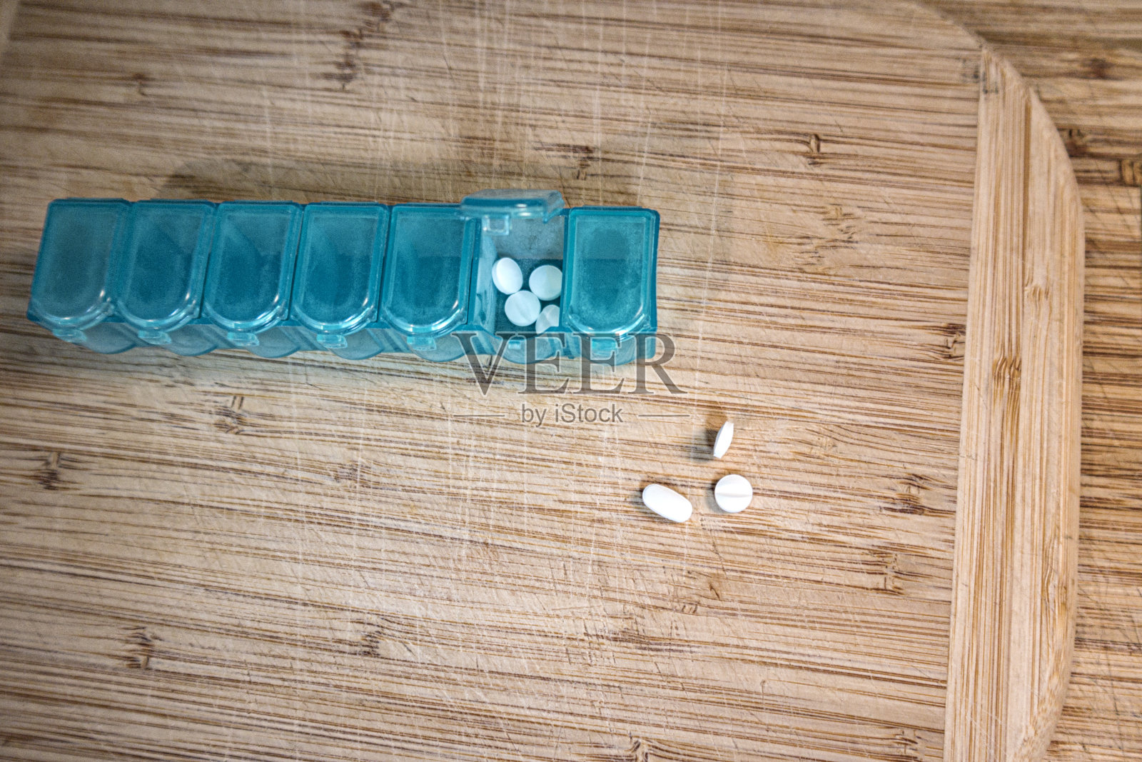 癌症幸存者每周药盒照片摄影图片