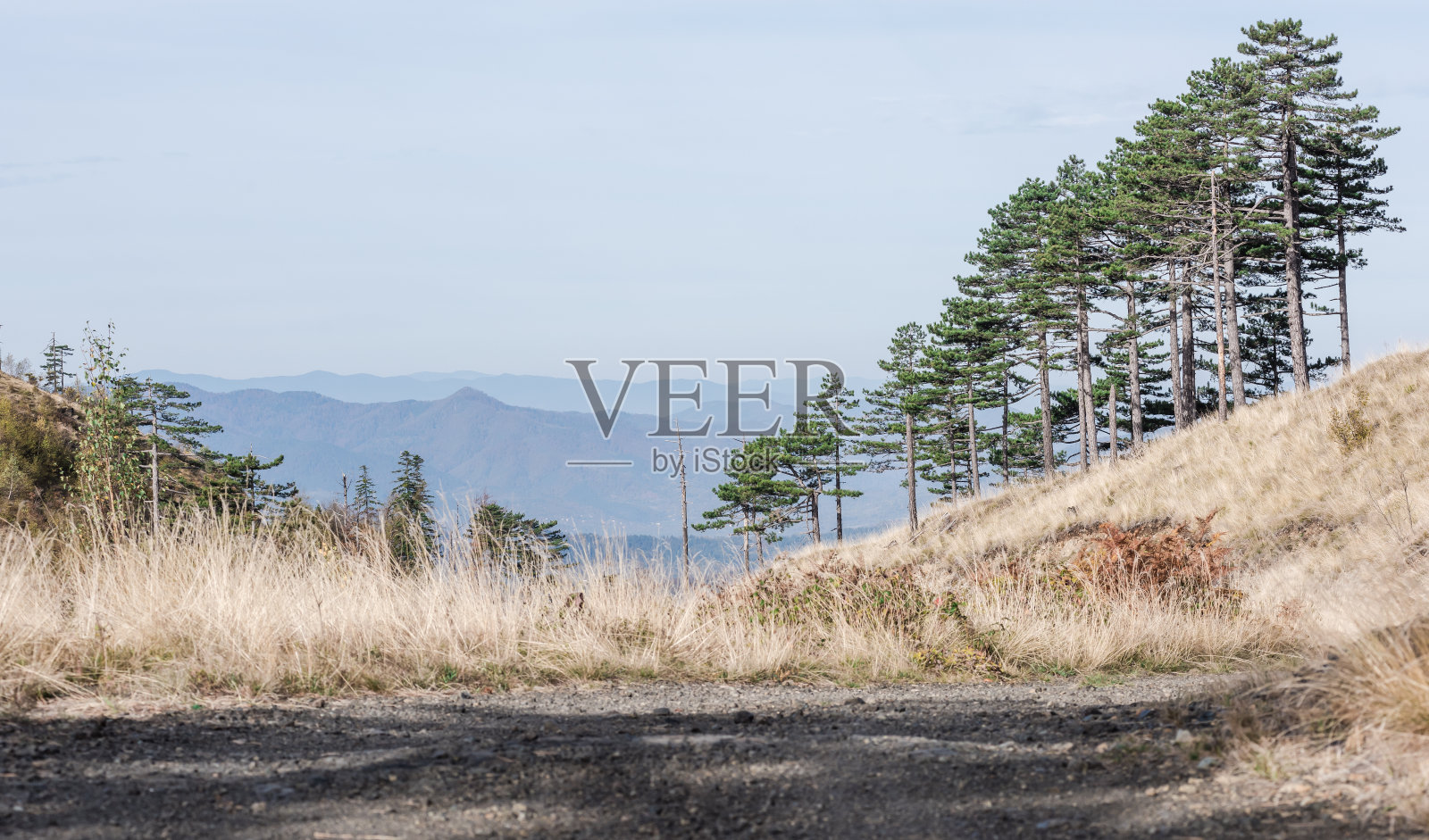 波斯尼亚和黑塞哥维那东北部的Konjuh山脉照片摄影图片