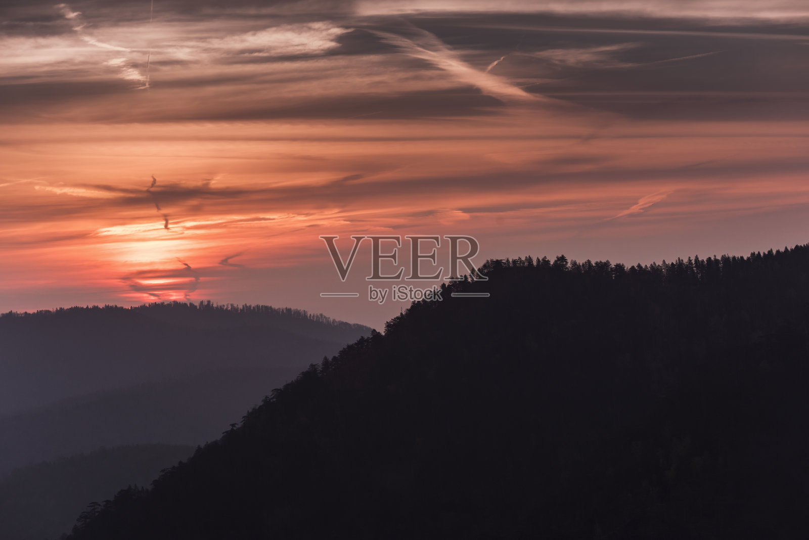 波斯尼亚和黑塞哥维那东北部的Konjuh山脉照片摄影图片