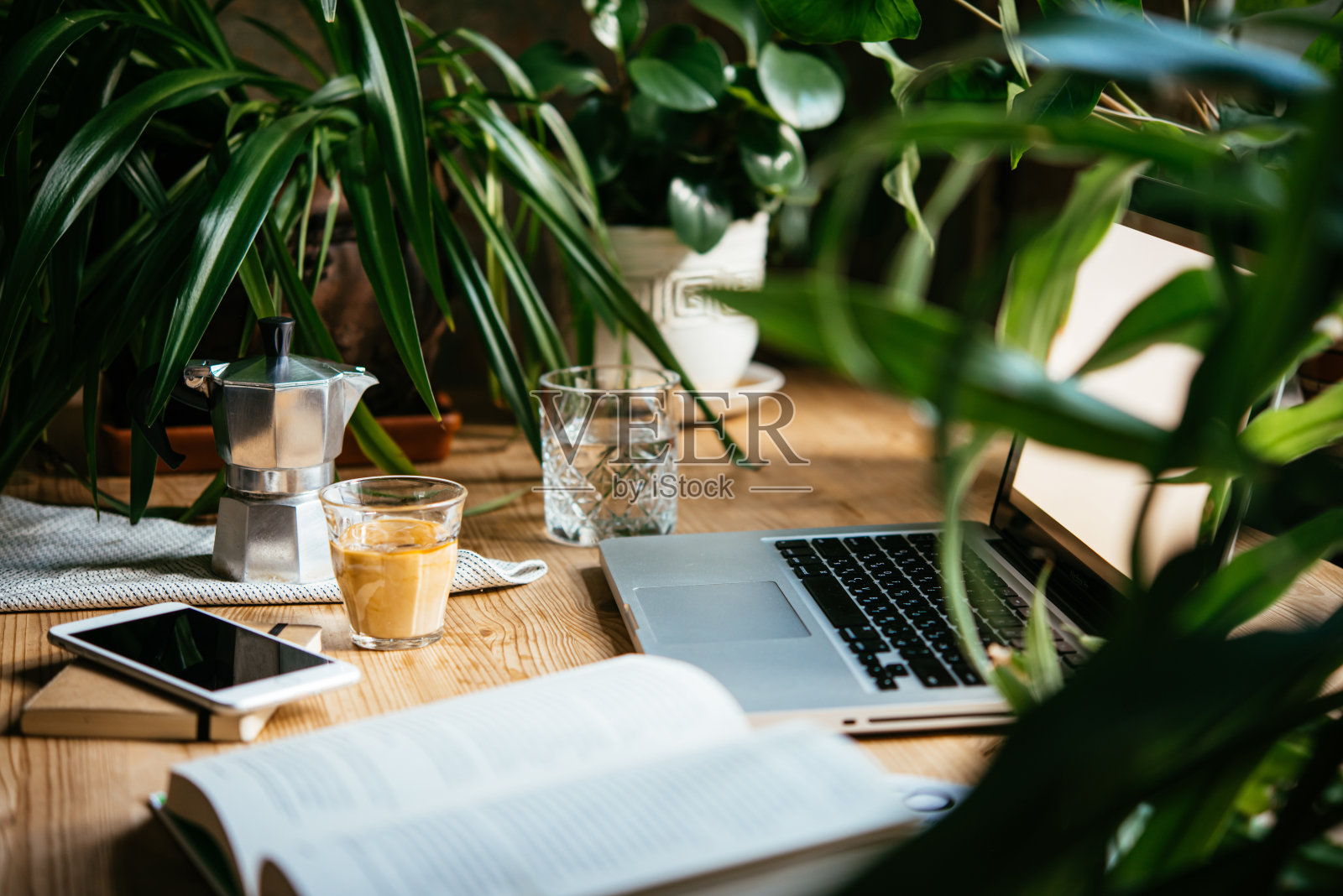 家庭办公室照片摄影图片