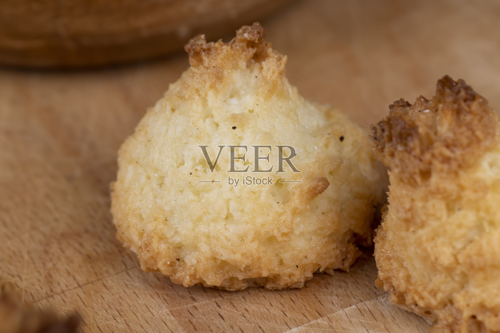 用椰子片自制的小椰子饼干照片摄影图片