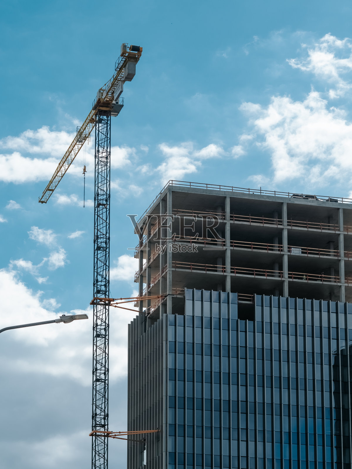 建造一座高大的办公大楼照片摄影图片