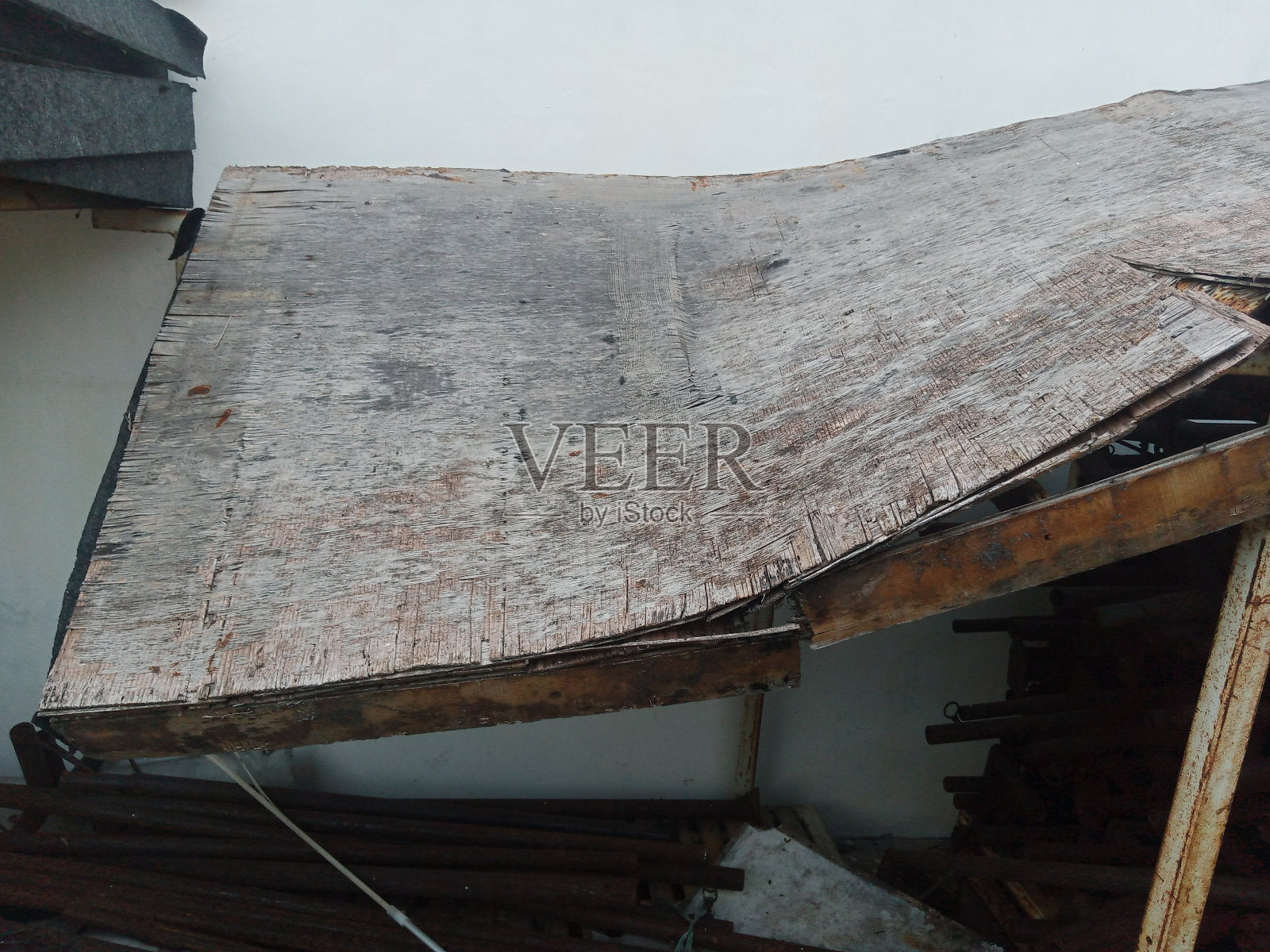 一堆用过的和风化的木头照片摄影图片