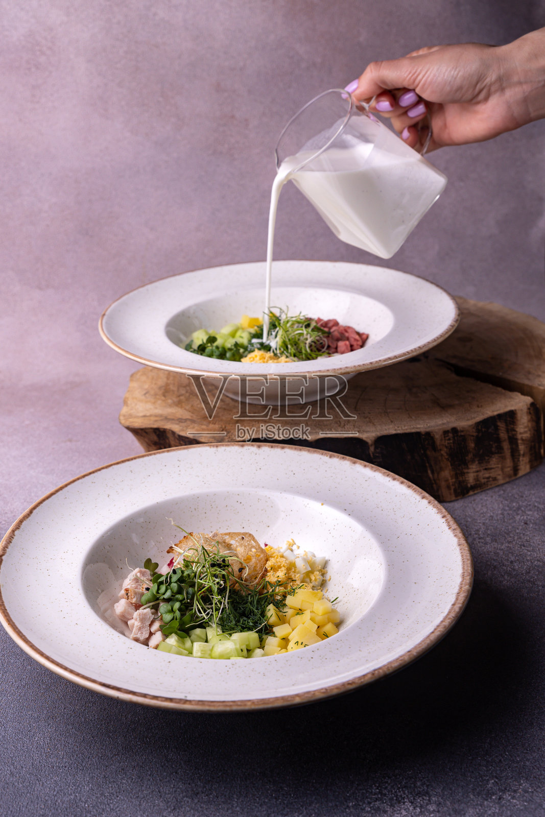 餐厅里的奥克罗什卡，由厨师准备照片摄影图片