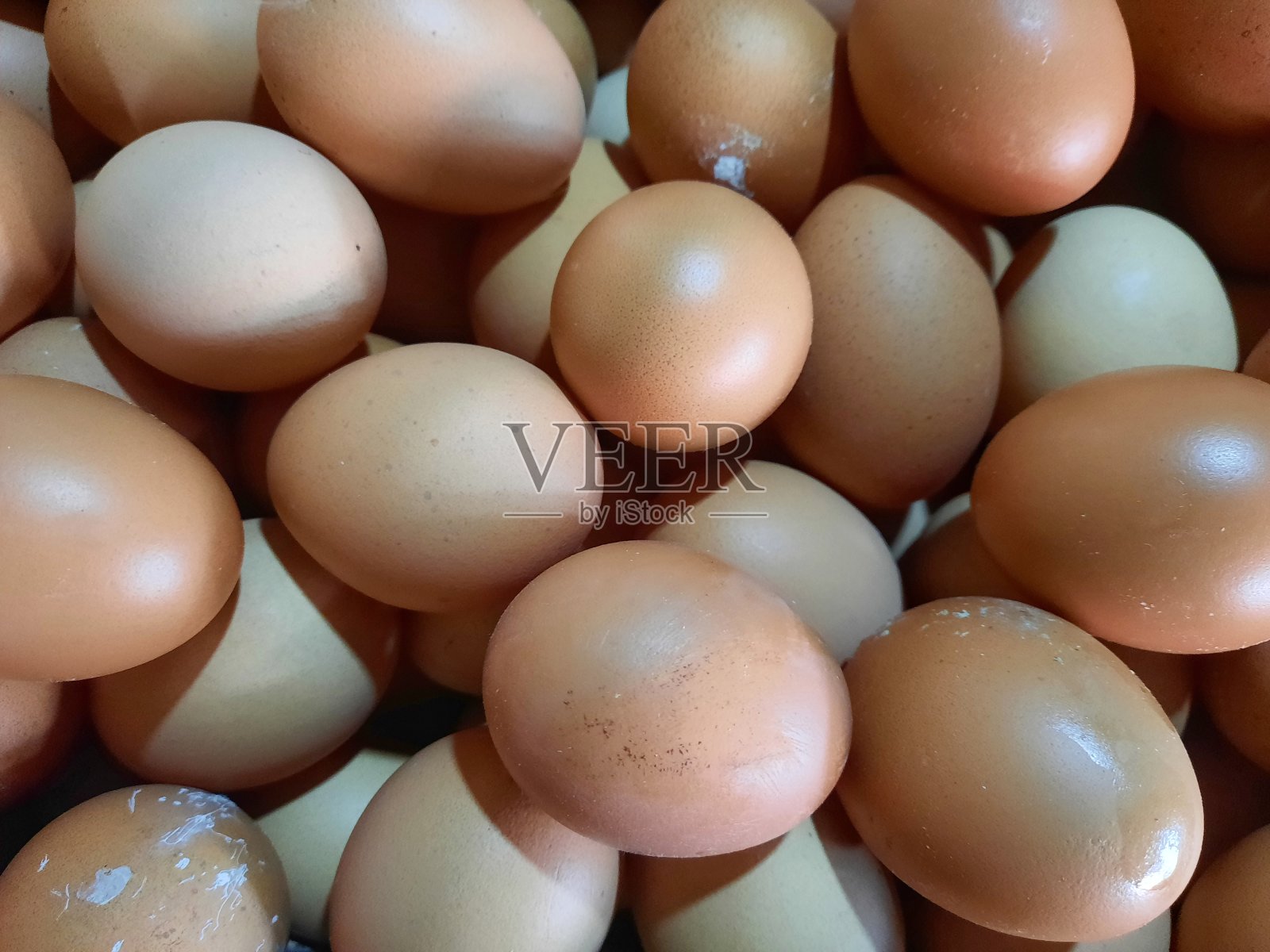 准备在人民市场上出售的鸡蛋照片摄影图片