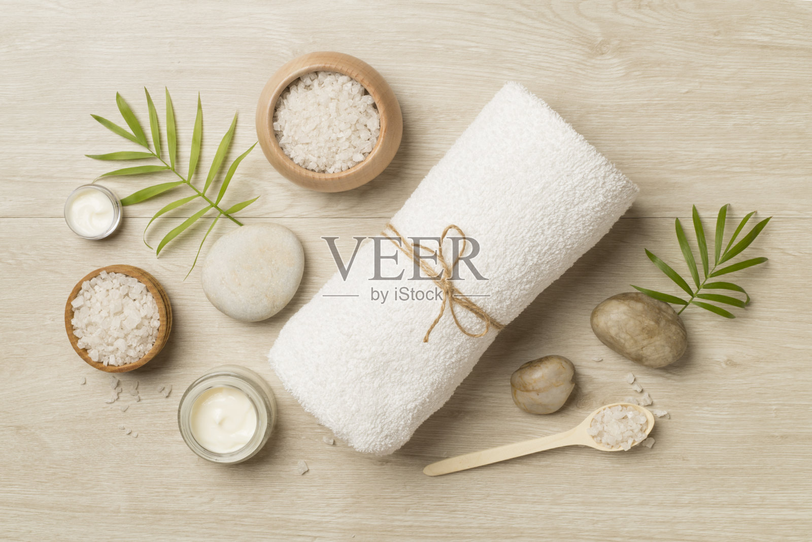 木制背景上的水疗产品构图，俯视图照片摄影图片