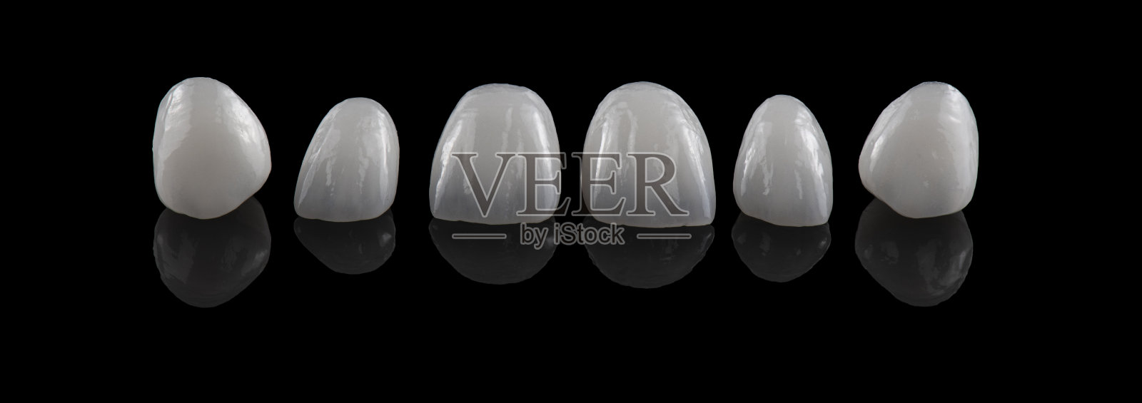 最大的冠和贴面照片摄影图片