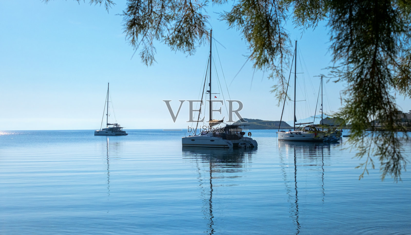 帆船，风平浪静照片摄影图片