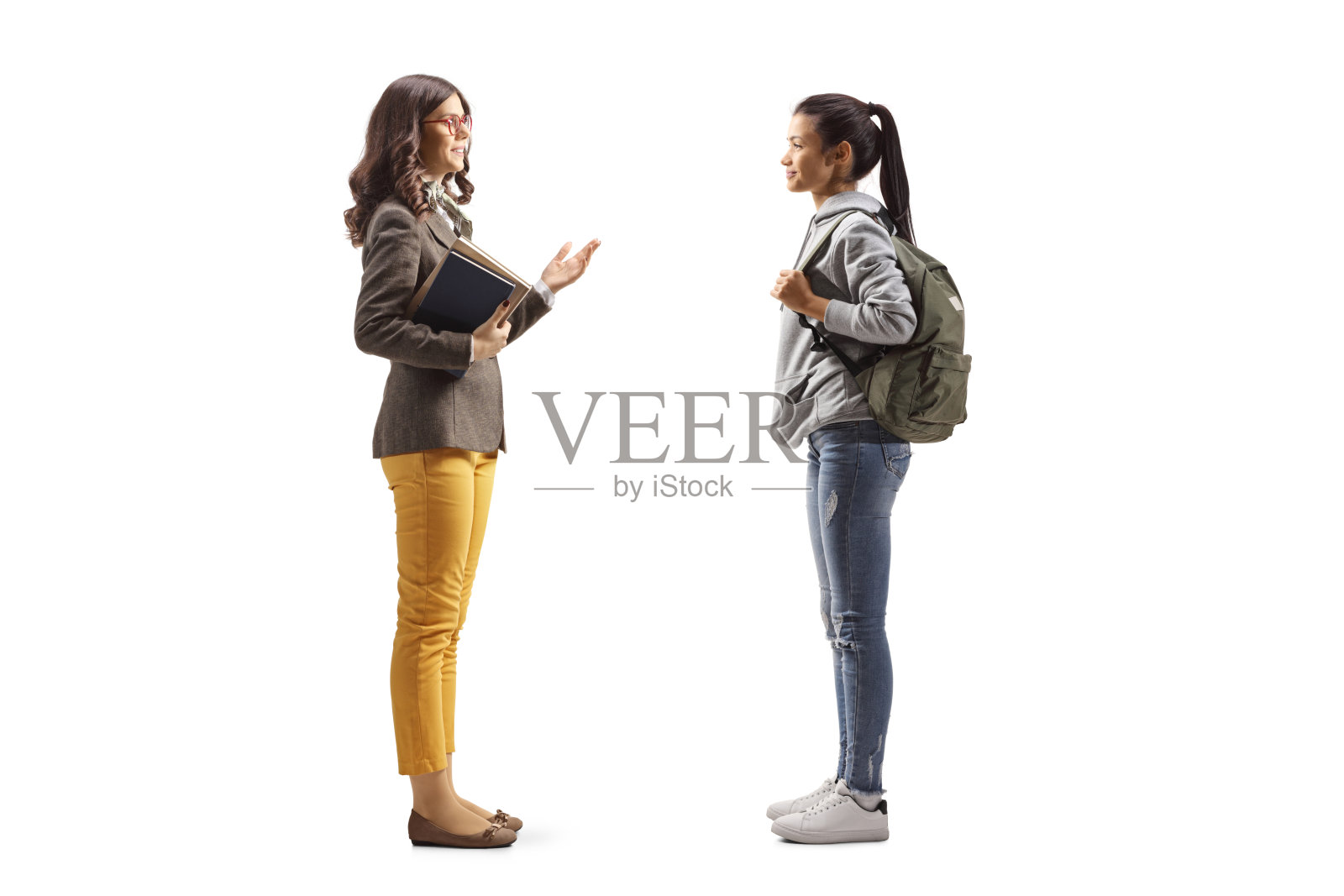 一名年轻教师与一名女学生交谈的全身侧面照照片摄影图片