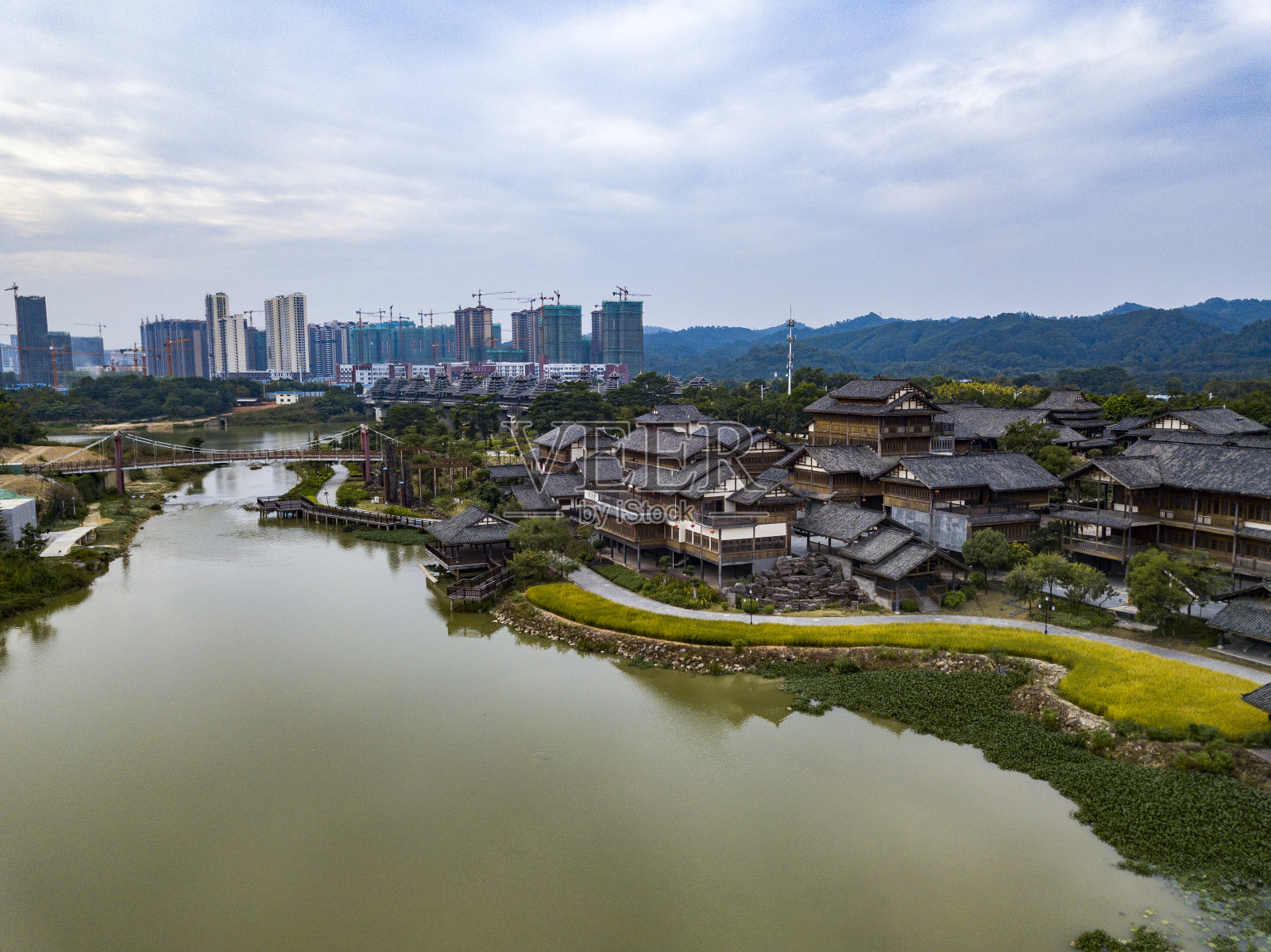 中国风格的古老民族村落照片摄影图片
