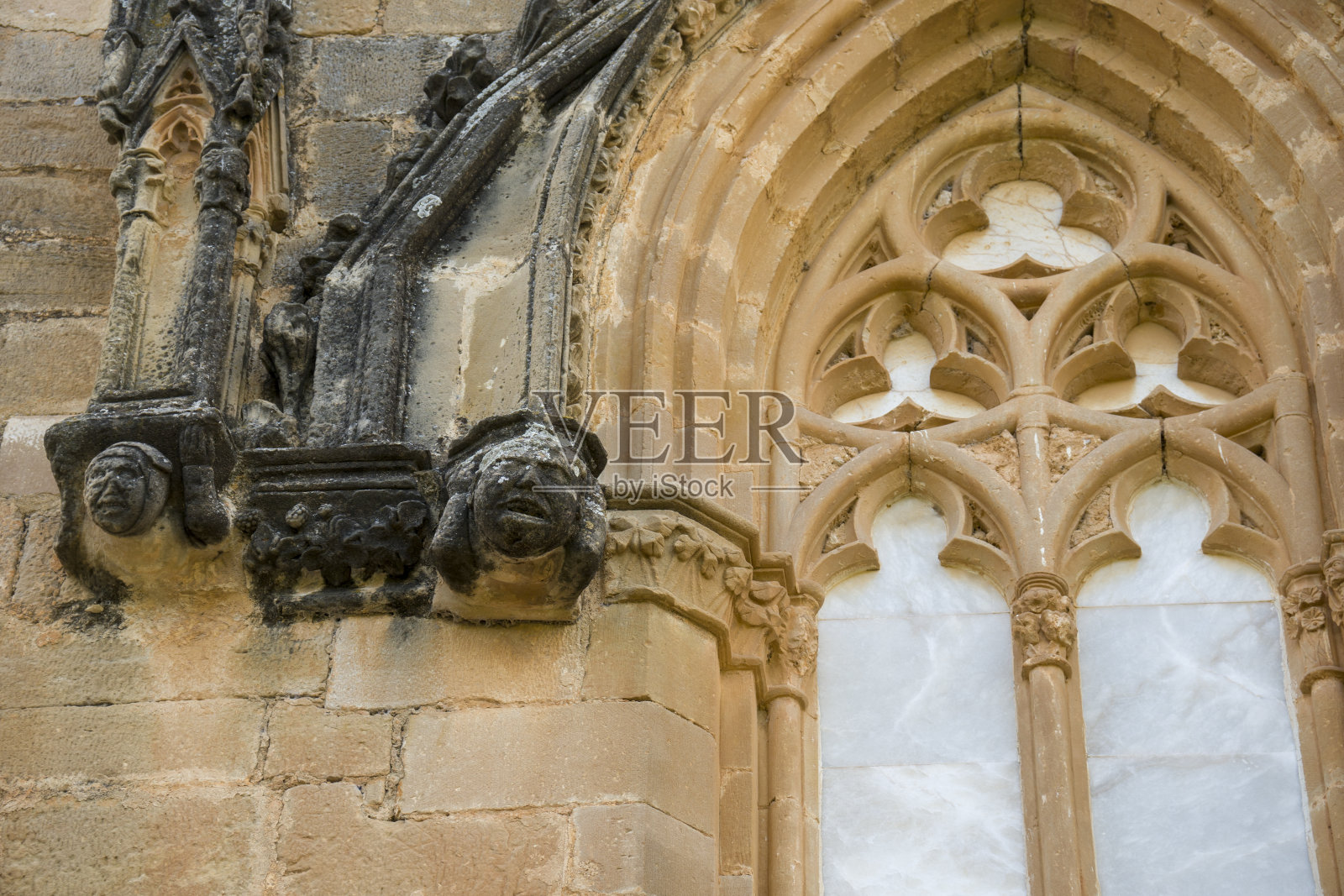 西班牙阿拉贡省特鲁埃尔省的Penyarroya de Tastavins是春天圣母喷泉的避难所。照片摄影图片