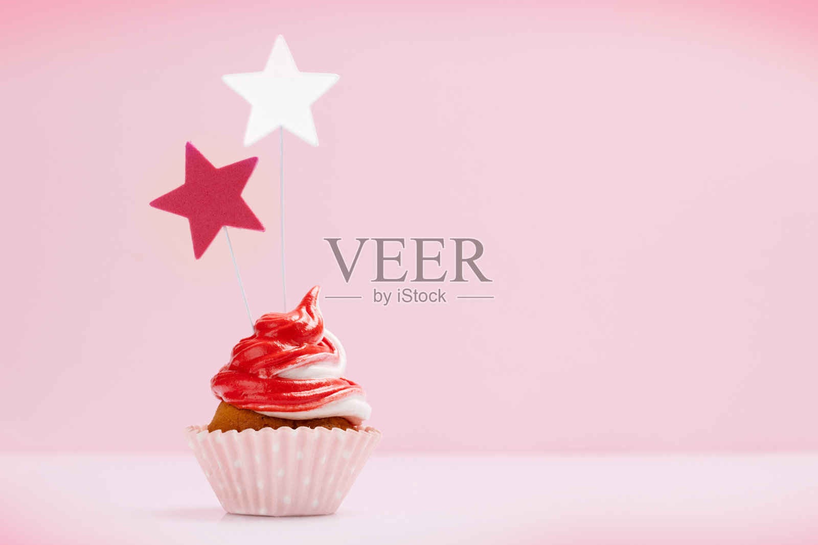 色彩斑斓的蛋糕照片摄影图片