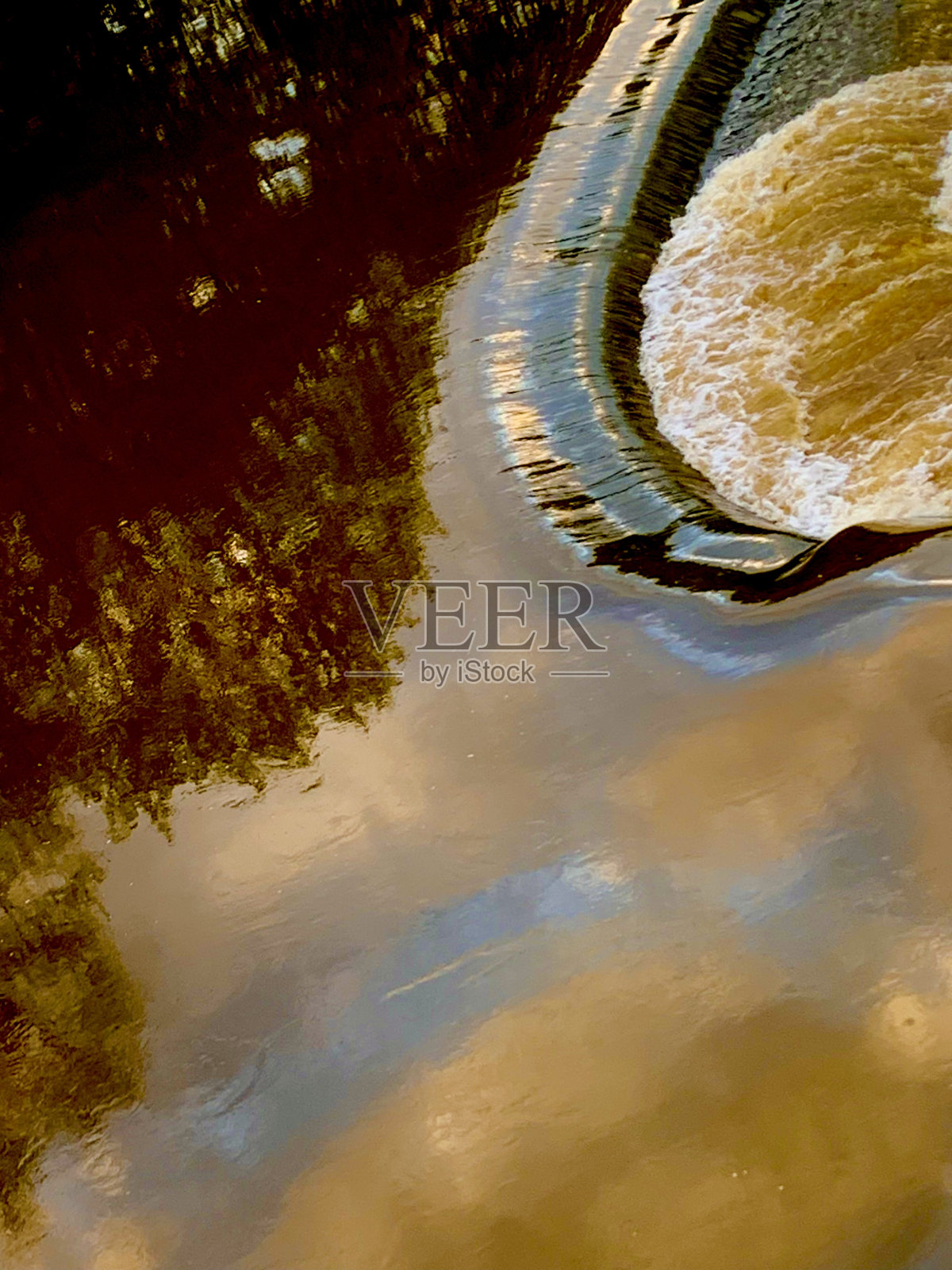 高潮反射照片摄影图片