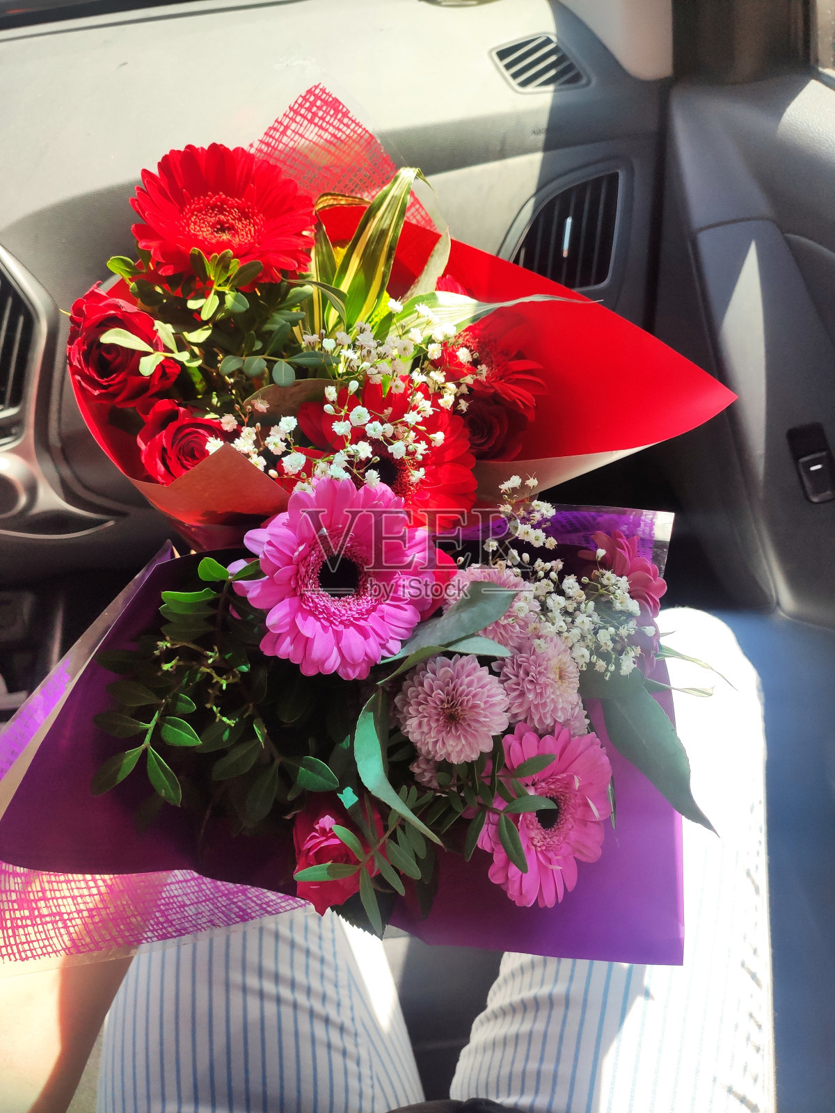 一束花，送给心爱的人的珍贵礼物照片摄影图片