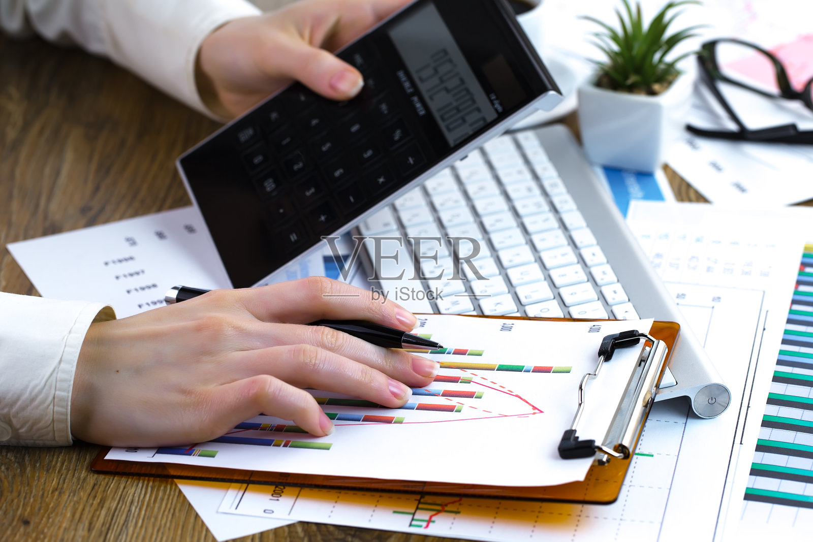 办公室工作与文件。照片摄影图片