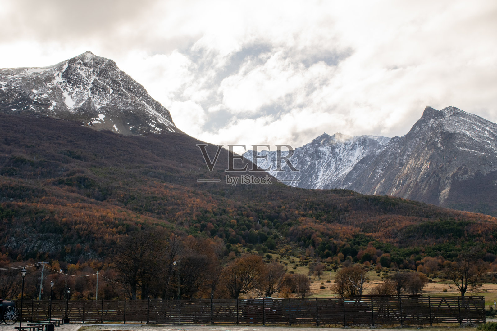 火地岛国家公园的秋景照片摄影图片