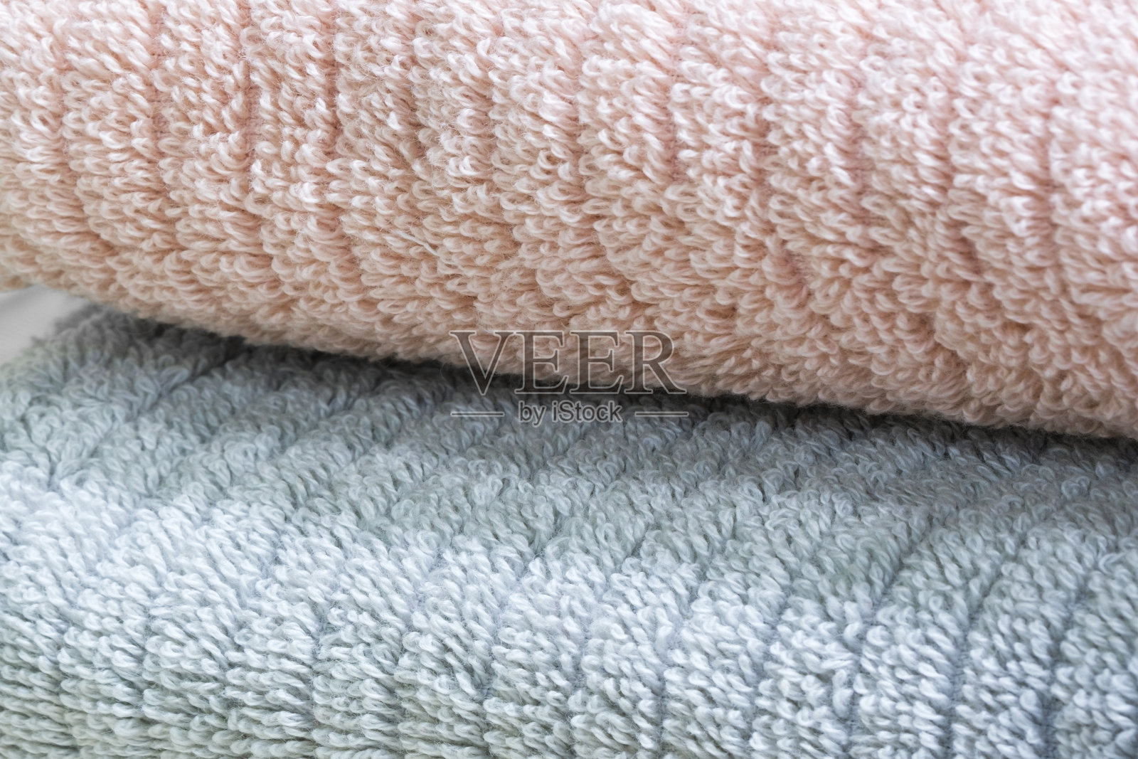 彩色折叠毛巾堆叠特写图片，酒店服务理念背景照片摄影图片