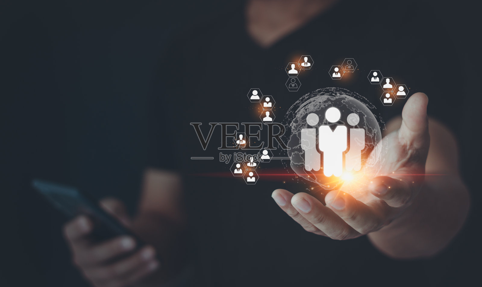 人力资源人力资源管理理念。商人使用移动智能手机应用程序进行客户关系管理，具有全球人力资源结构。互联网上的商业技术照片摄影图片