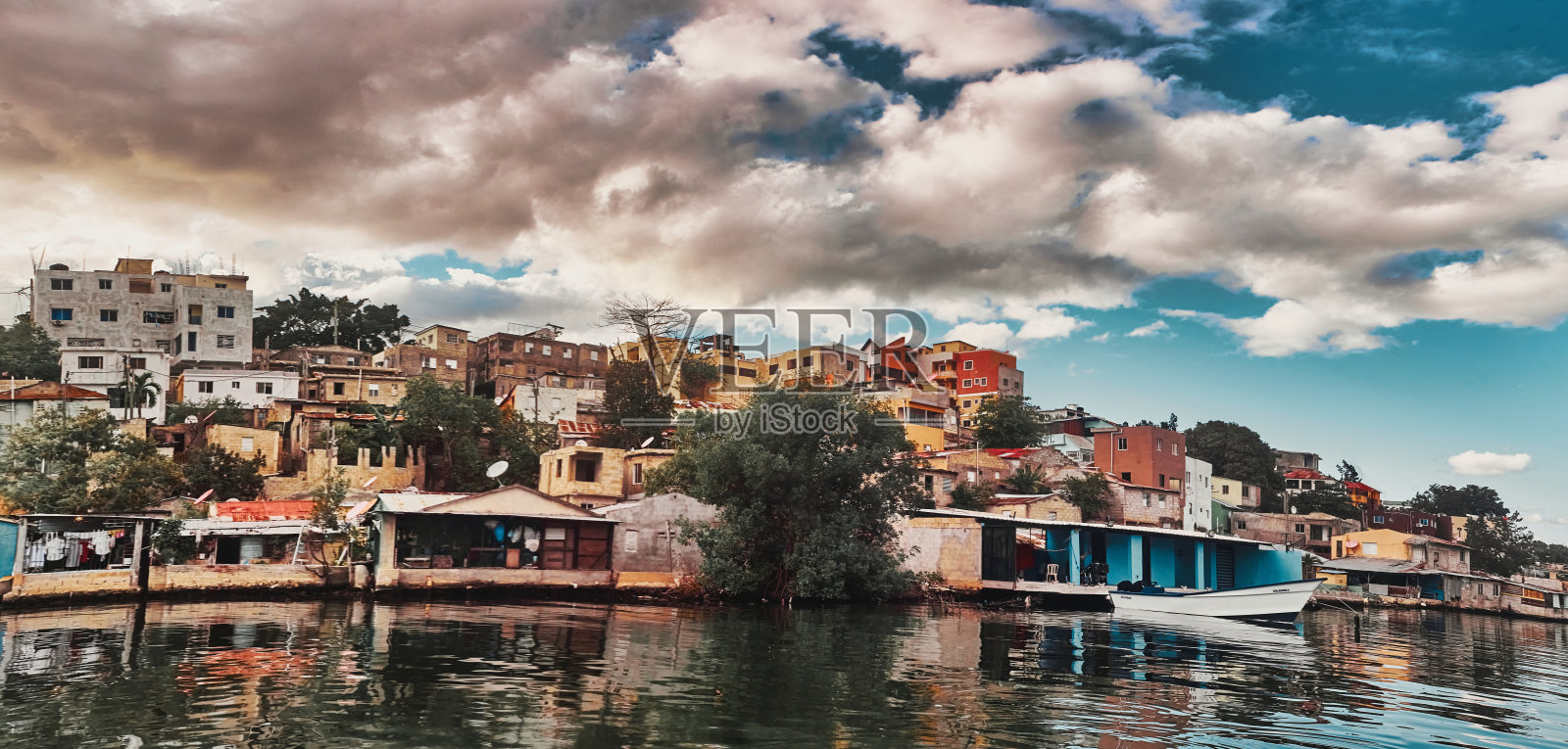 Río萨拉多附近的房子。照片摄影图片