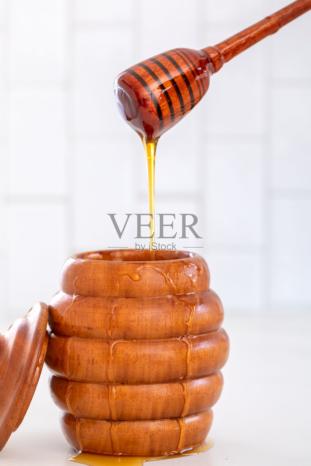 生蜜罐用木勺蜂蜜照片摄影图片