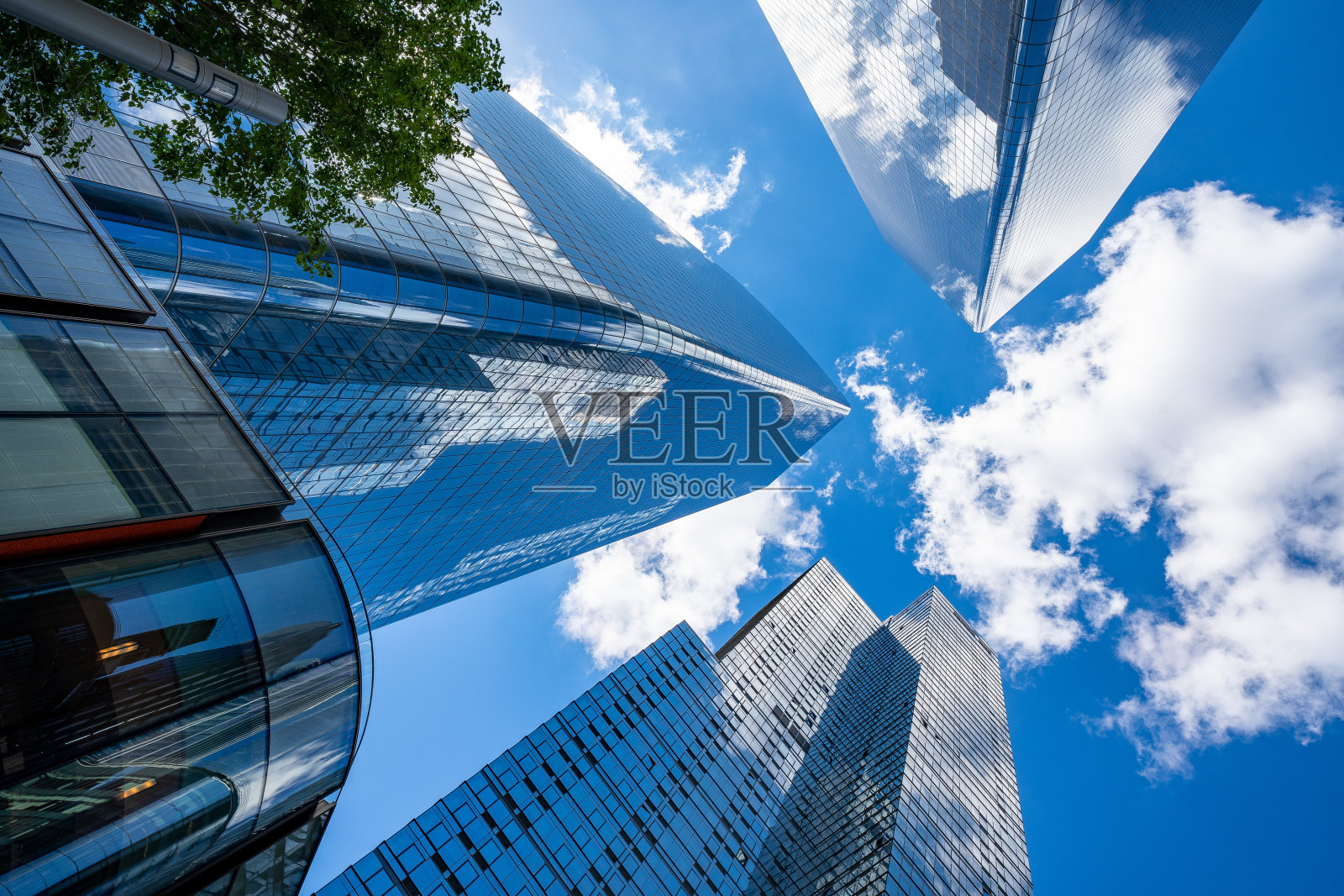 从街道上看纽约市大楼照片摄影图片