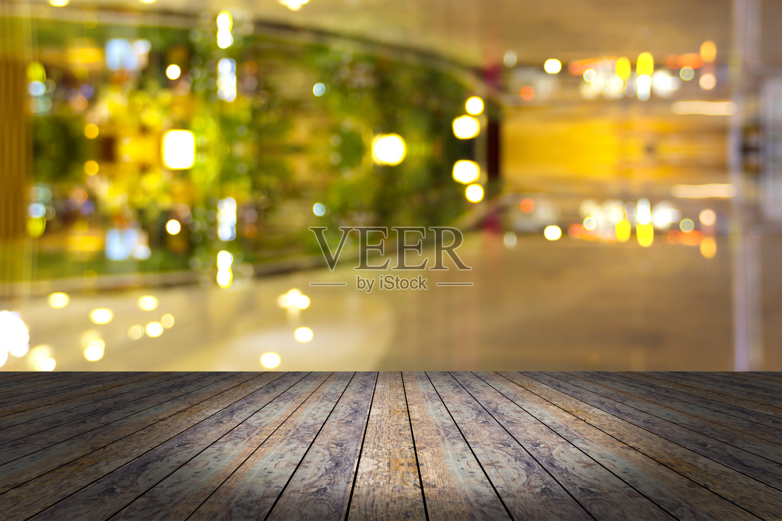 桌面与散景模糊背景，圣诞和新年快乐照片摄影图片